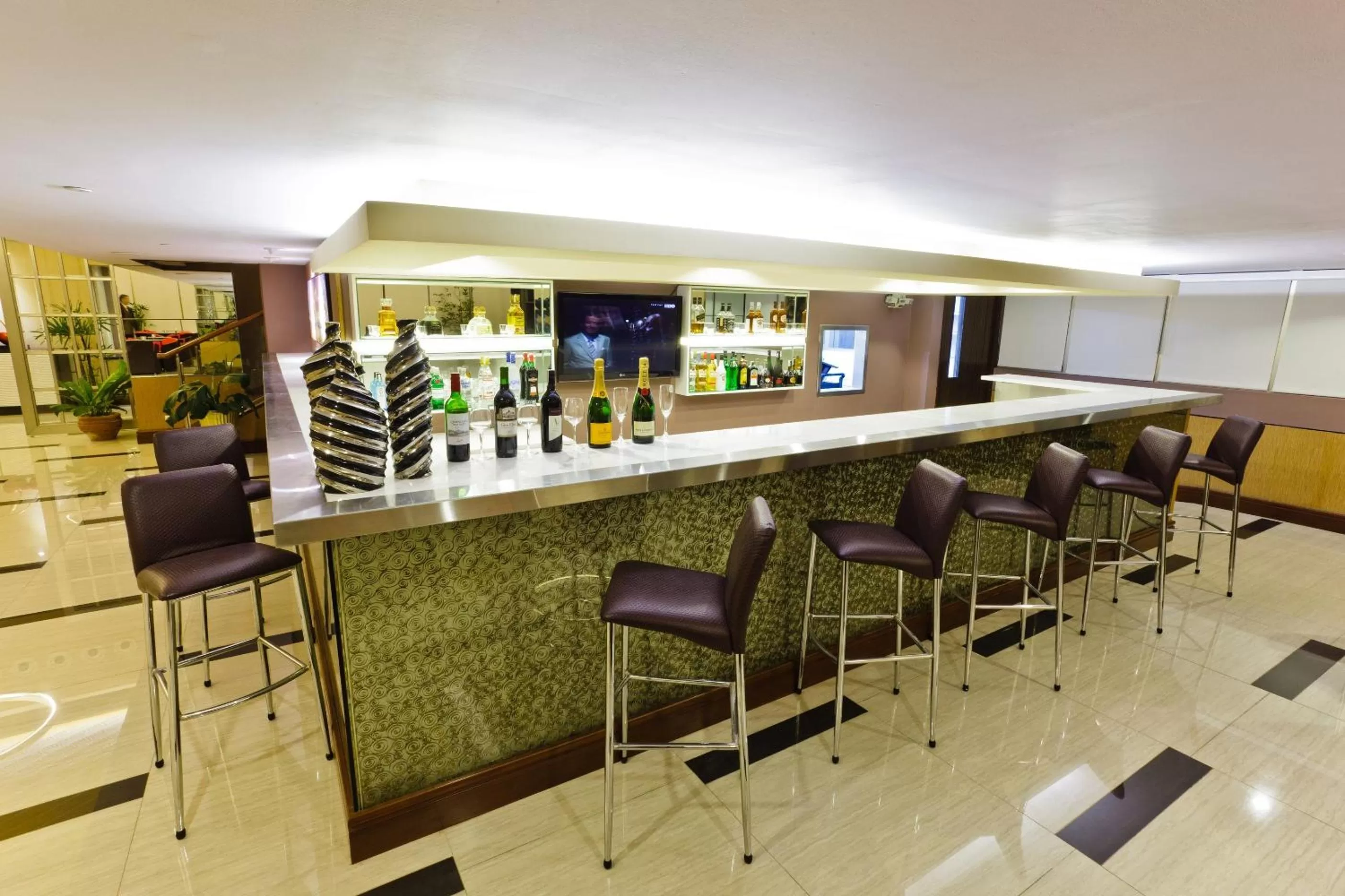 Lounge or bar in Ramada by Wyndham Manila Central