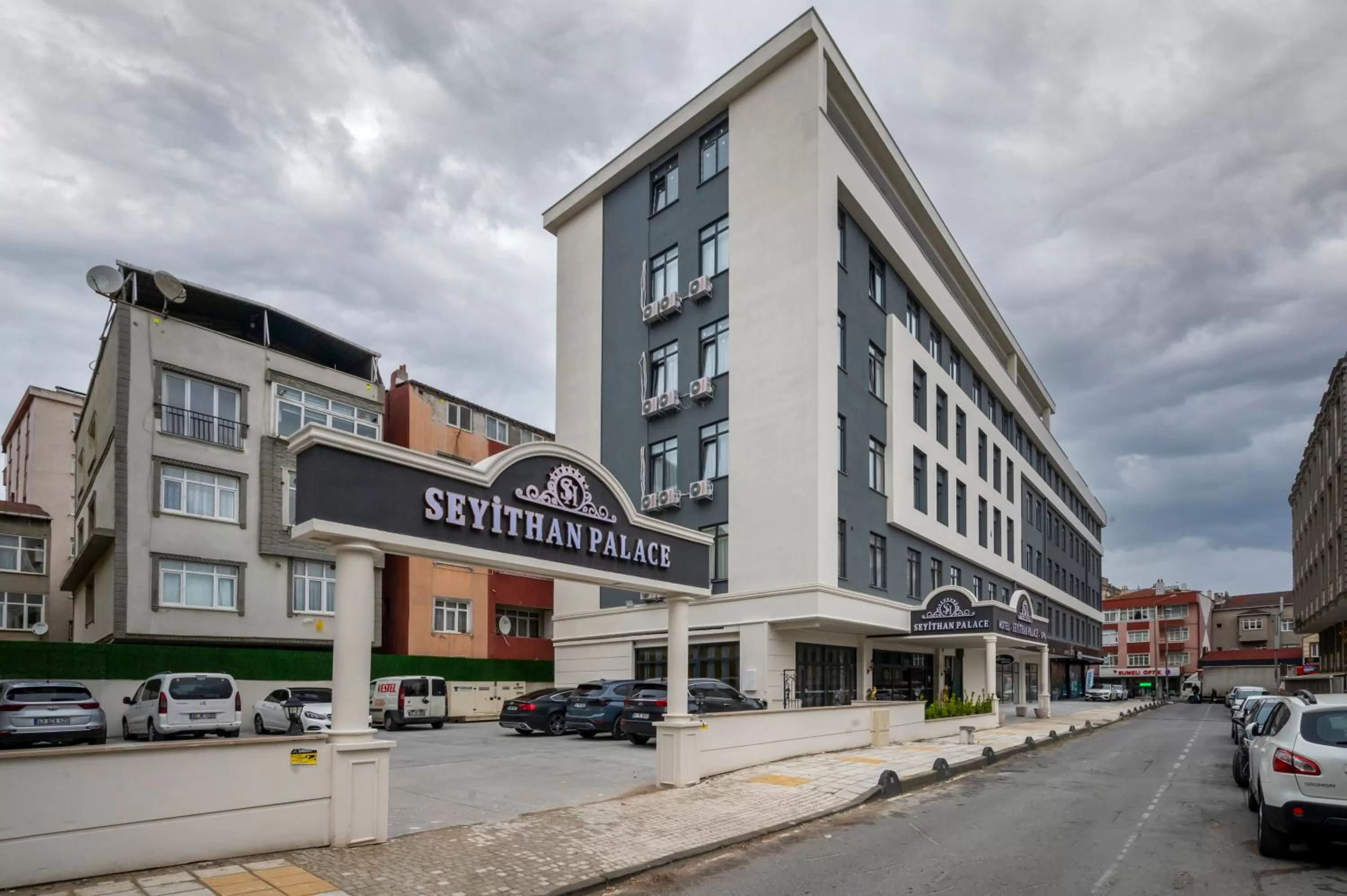 Parking in Seyithan Palace Spa Hotel