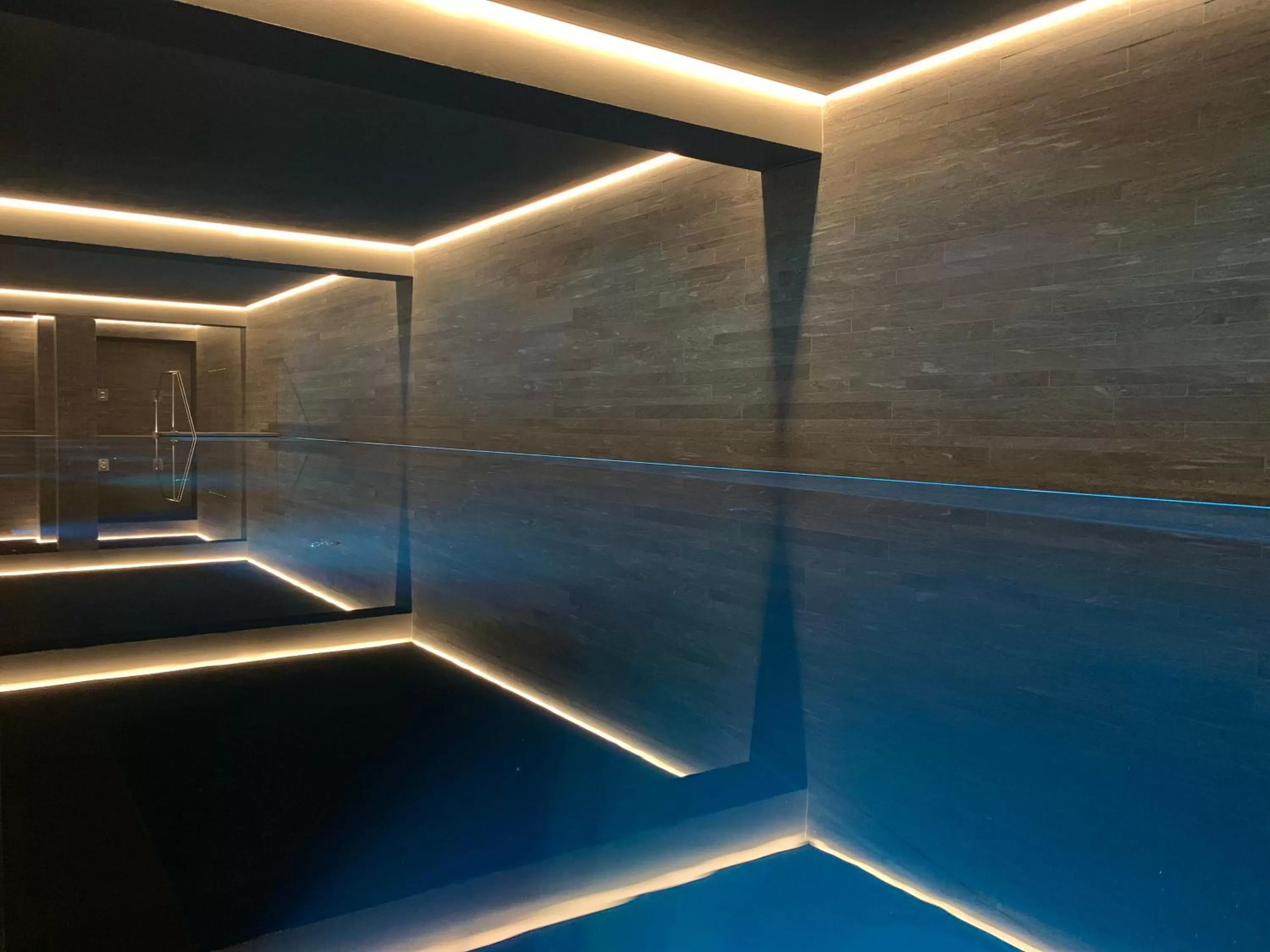 Swimming pool in LOEV - VELA Hotels