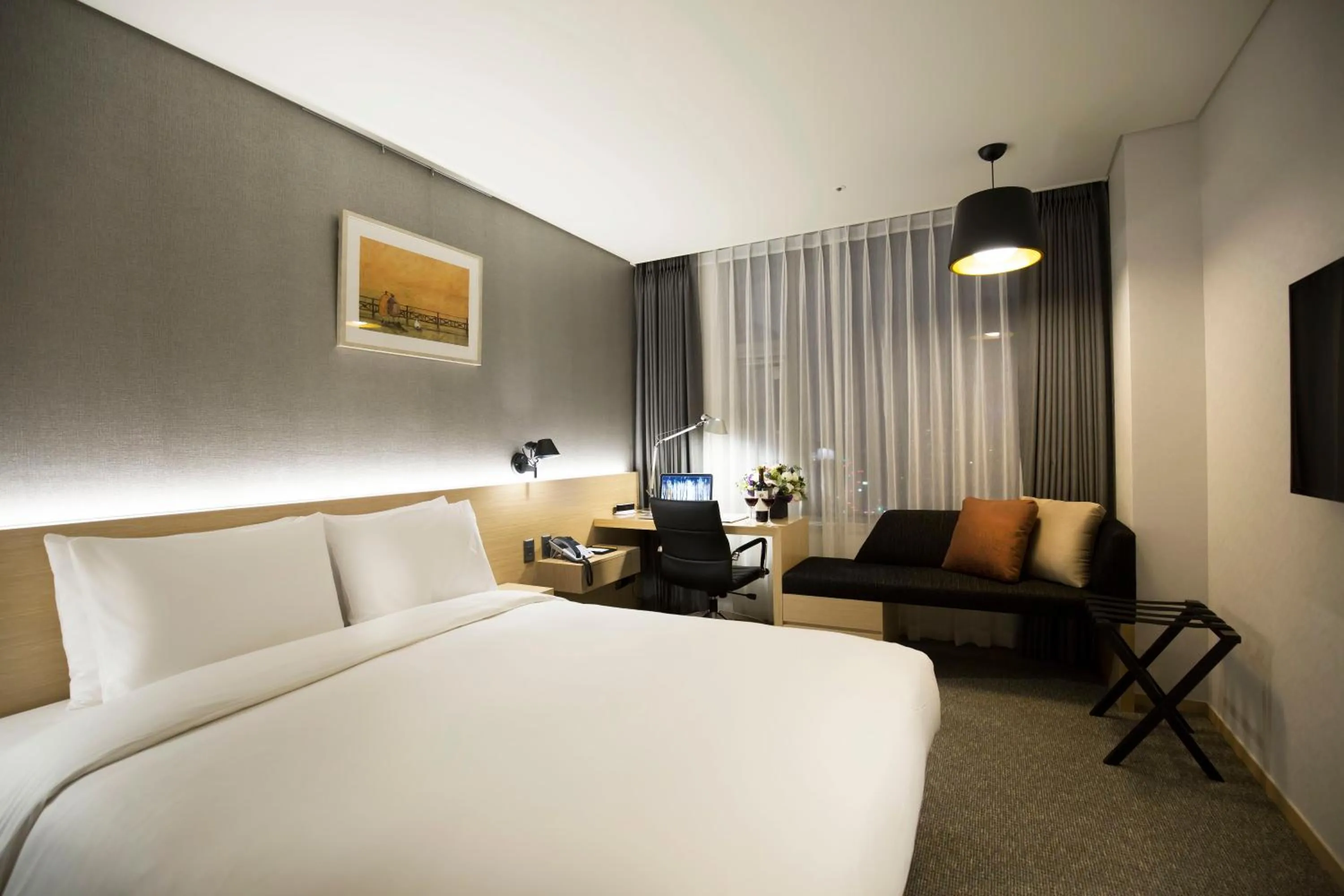 Photo of the whole room, Bed in Arirang Hill Hotel Dongdaemun