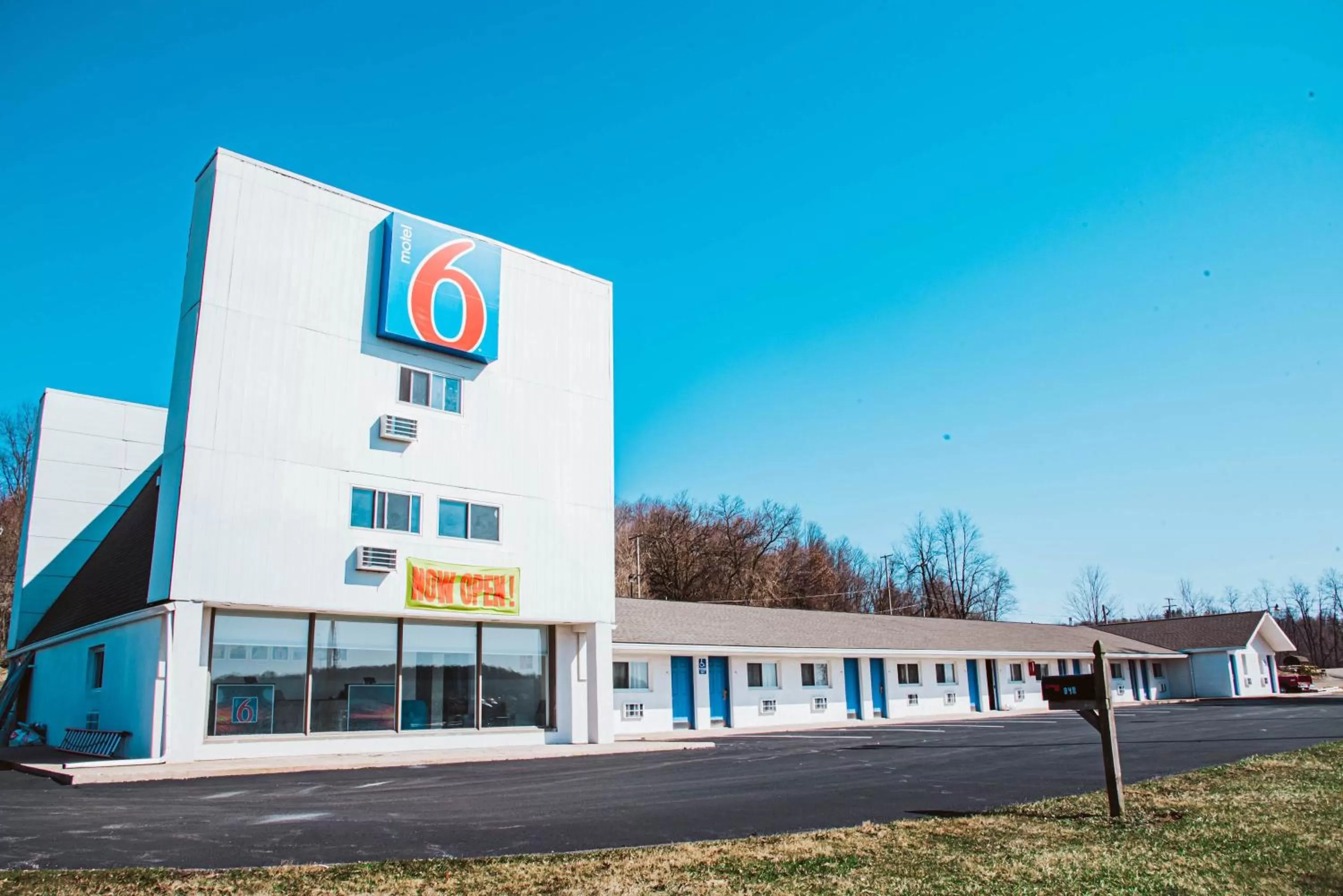 Motel 6 Bellville, OH