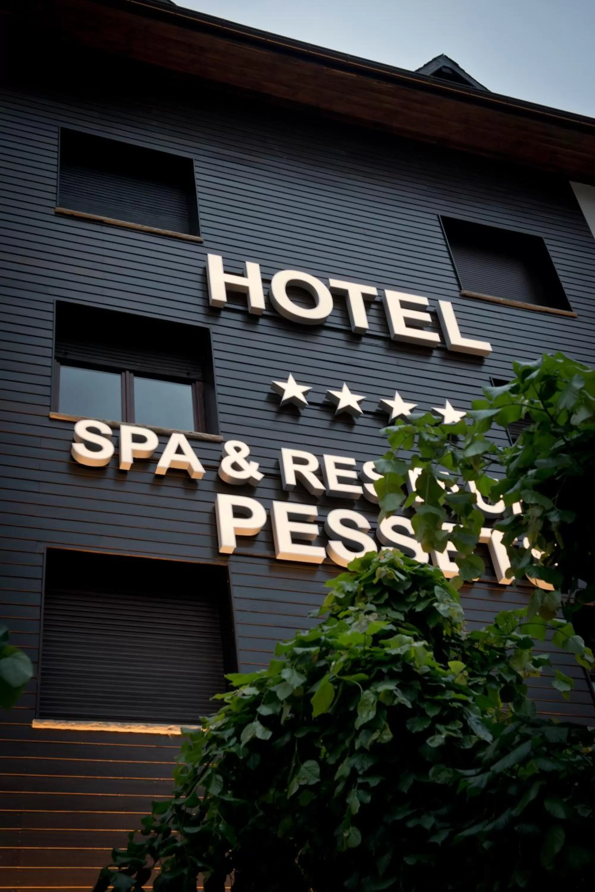 Facade/entrance in Hotel Restaurant Pessets & SPA