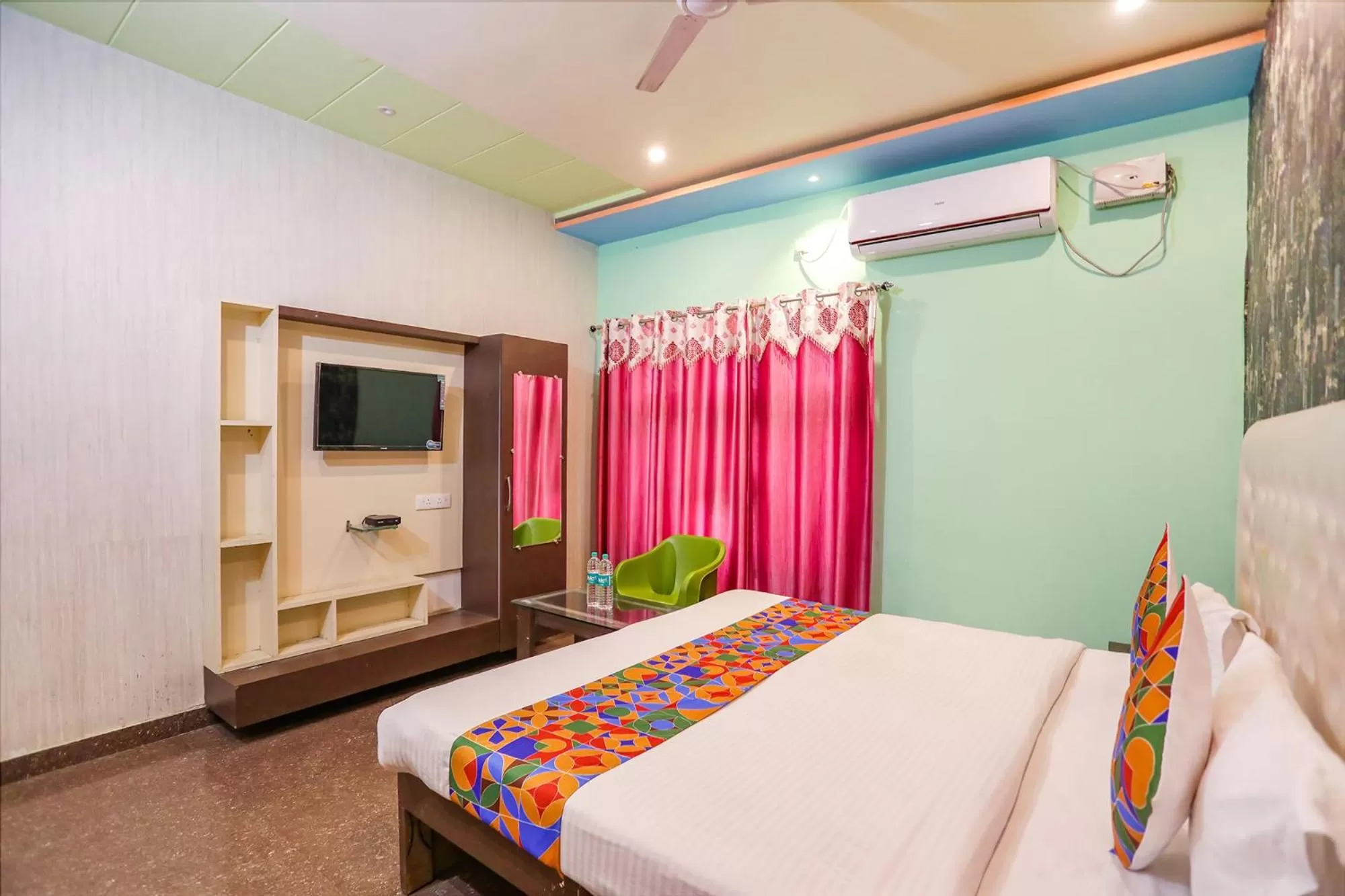 Bedroom, Bed in FabHotel Kriti Green - Hanuman Mandir, Lathia