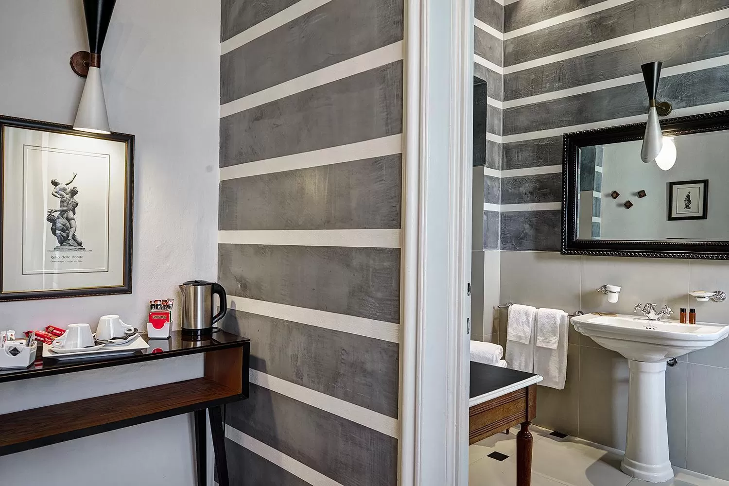 Toilet in Hotel Lungarno Vespucci 50