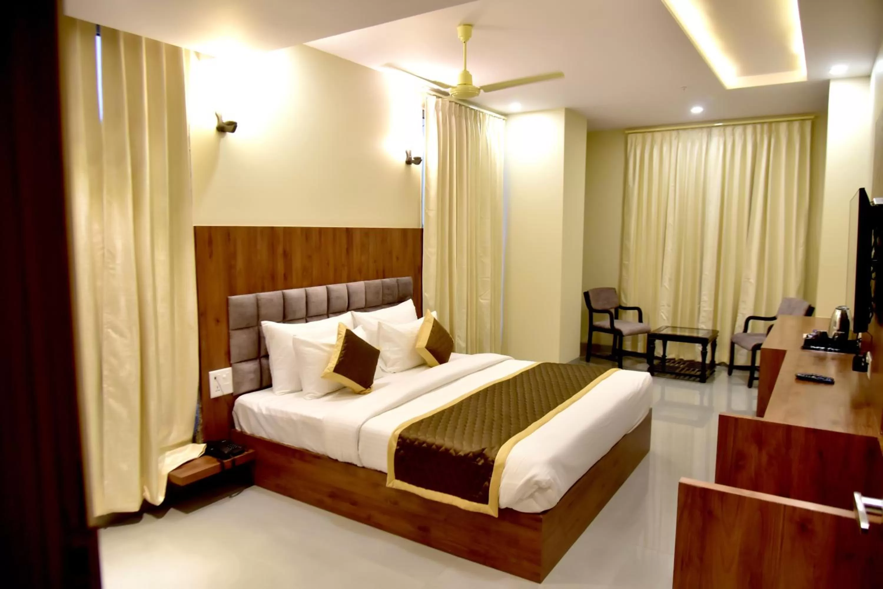 Photo of the whole room in Hotel Aarna