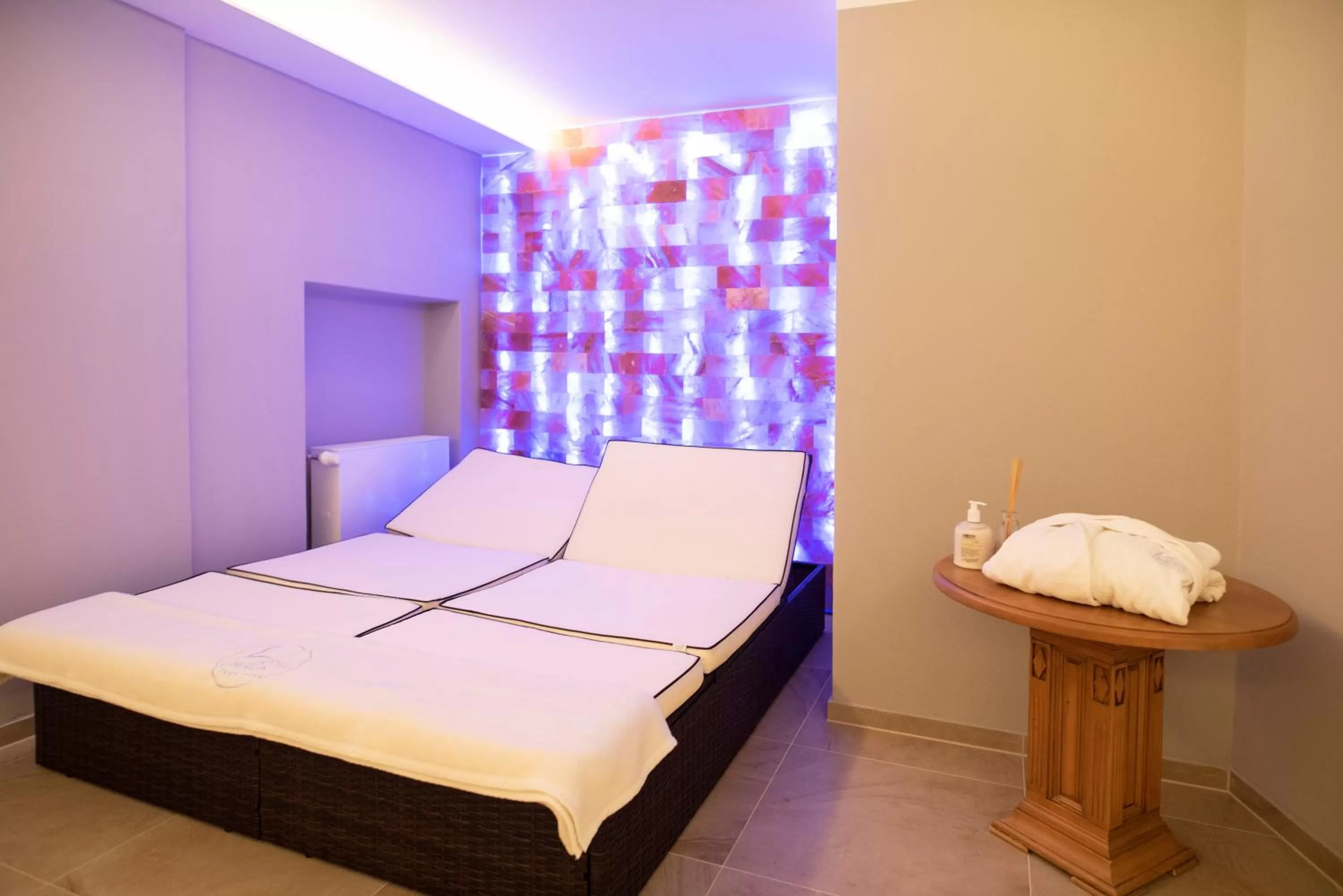 Sauna, Bed in Hotel Berlin Tegernsee