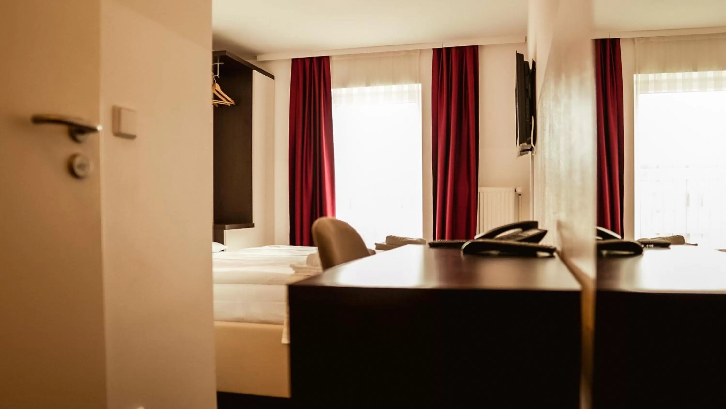 Photo of the whole room, Bed in Hotel Prens Berlin