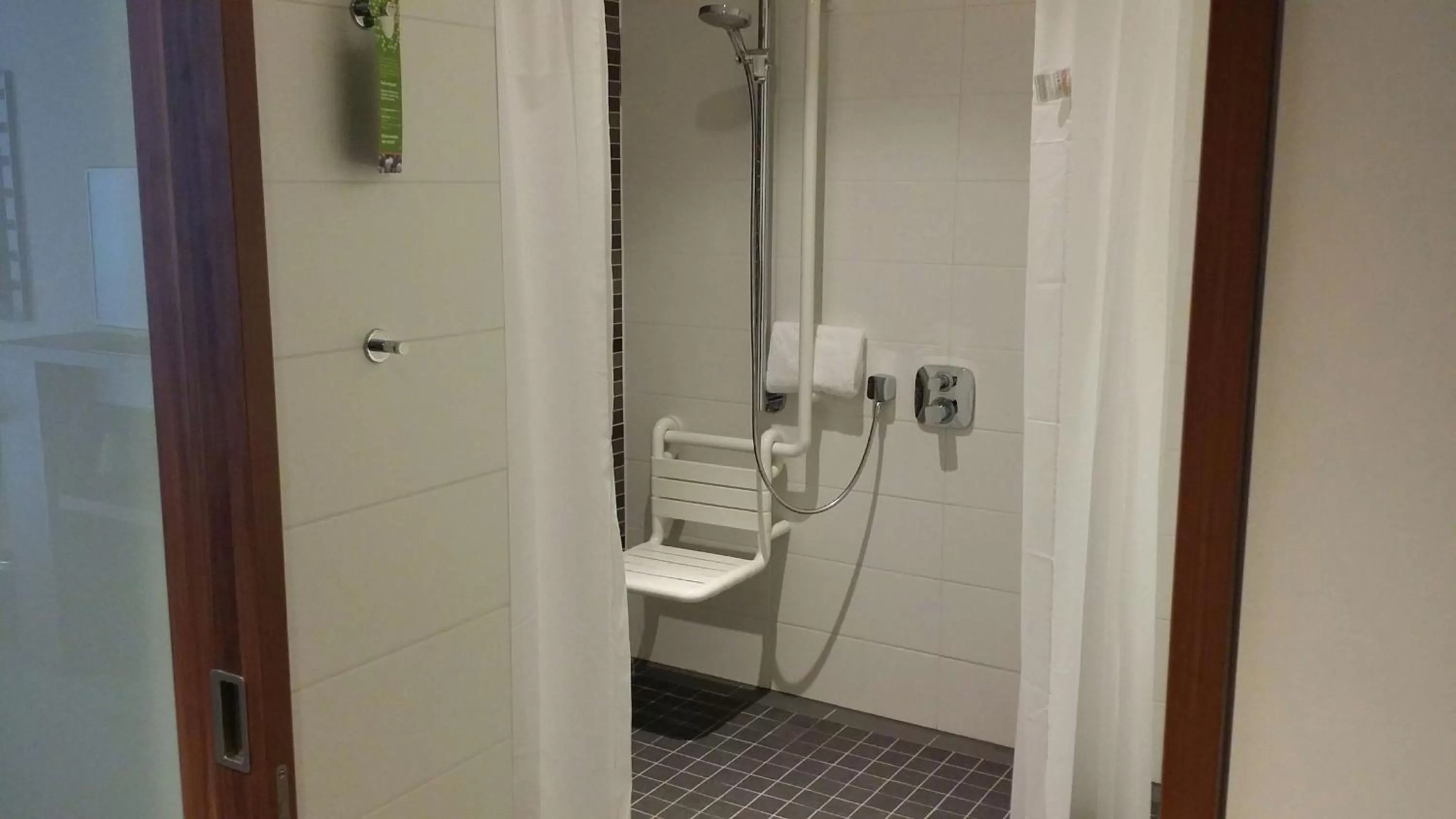 Bathroom in Hampton by Hilton Nürnberg City Center