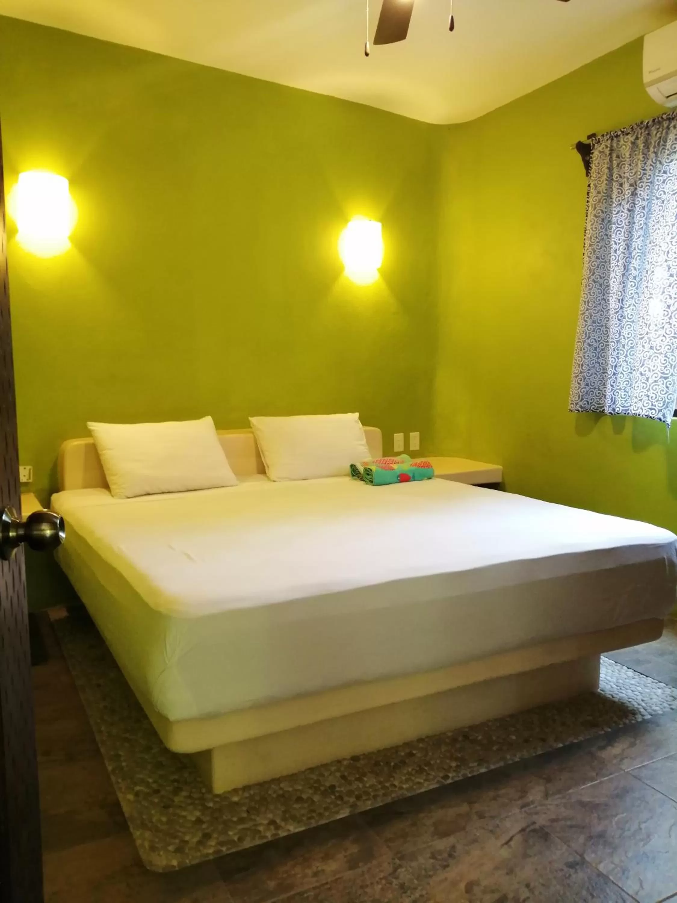 Bed in Ceiba Studios