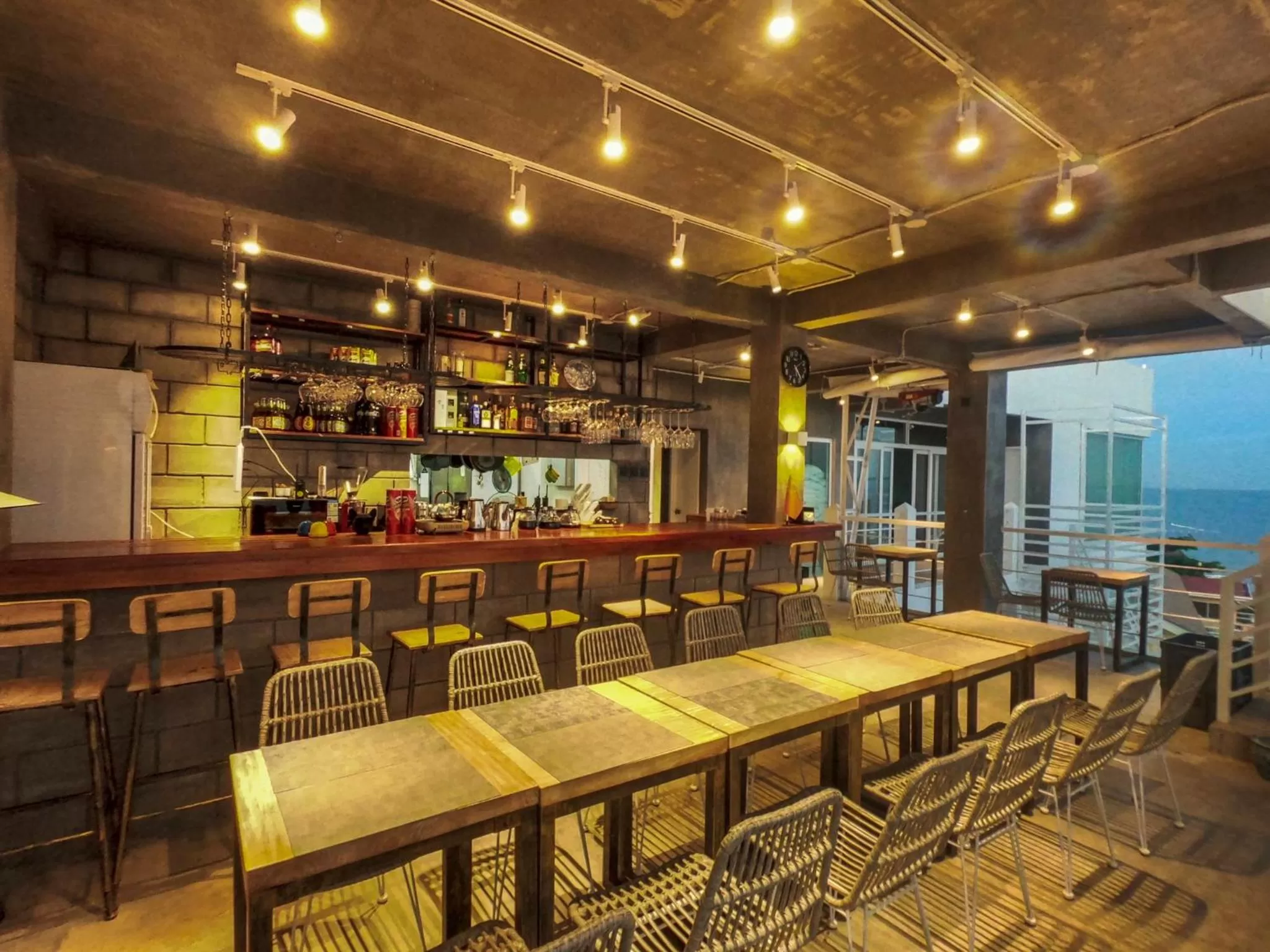 Restaurant/places to eat in Sugarsea Inn & Dive shop