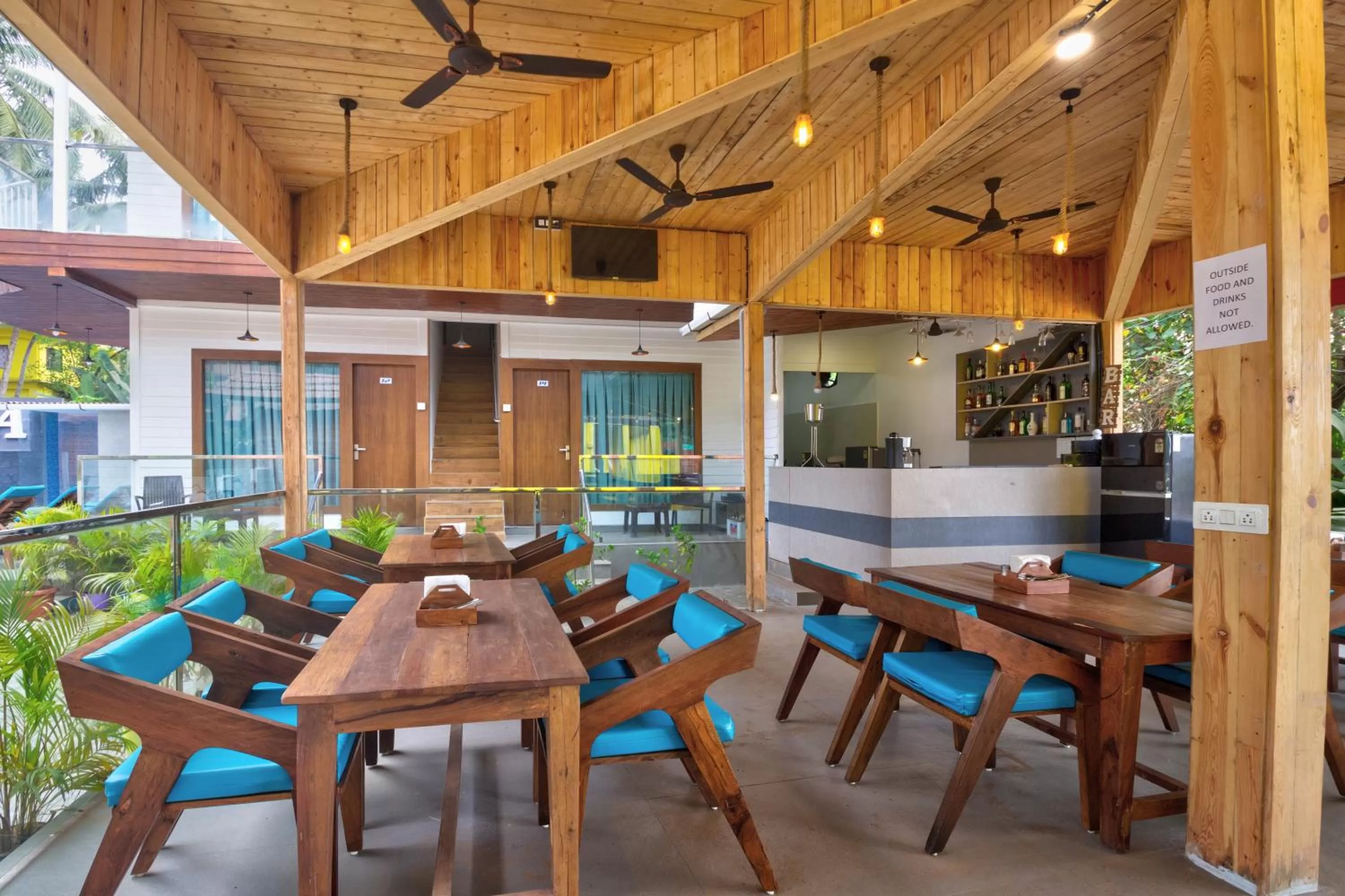 Restaurant/places to eat in Oceano Beach Resort