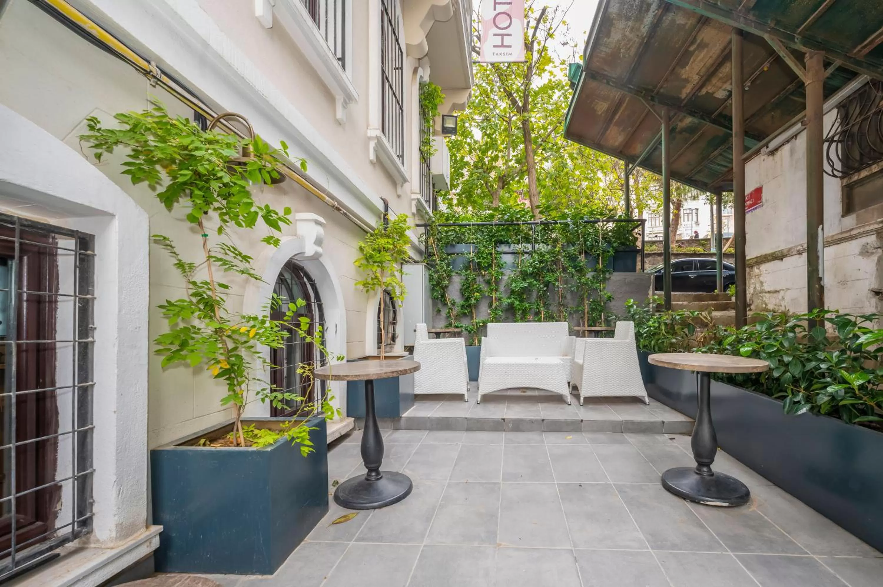 Restaurant/places to eat in Juno Hotel Taksim