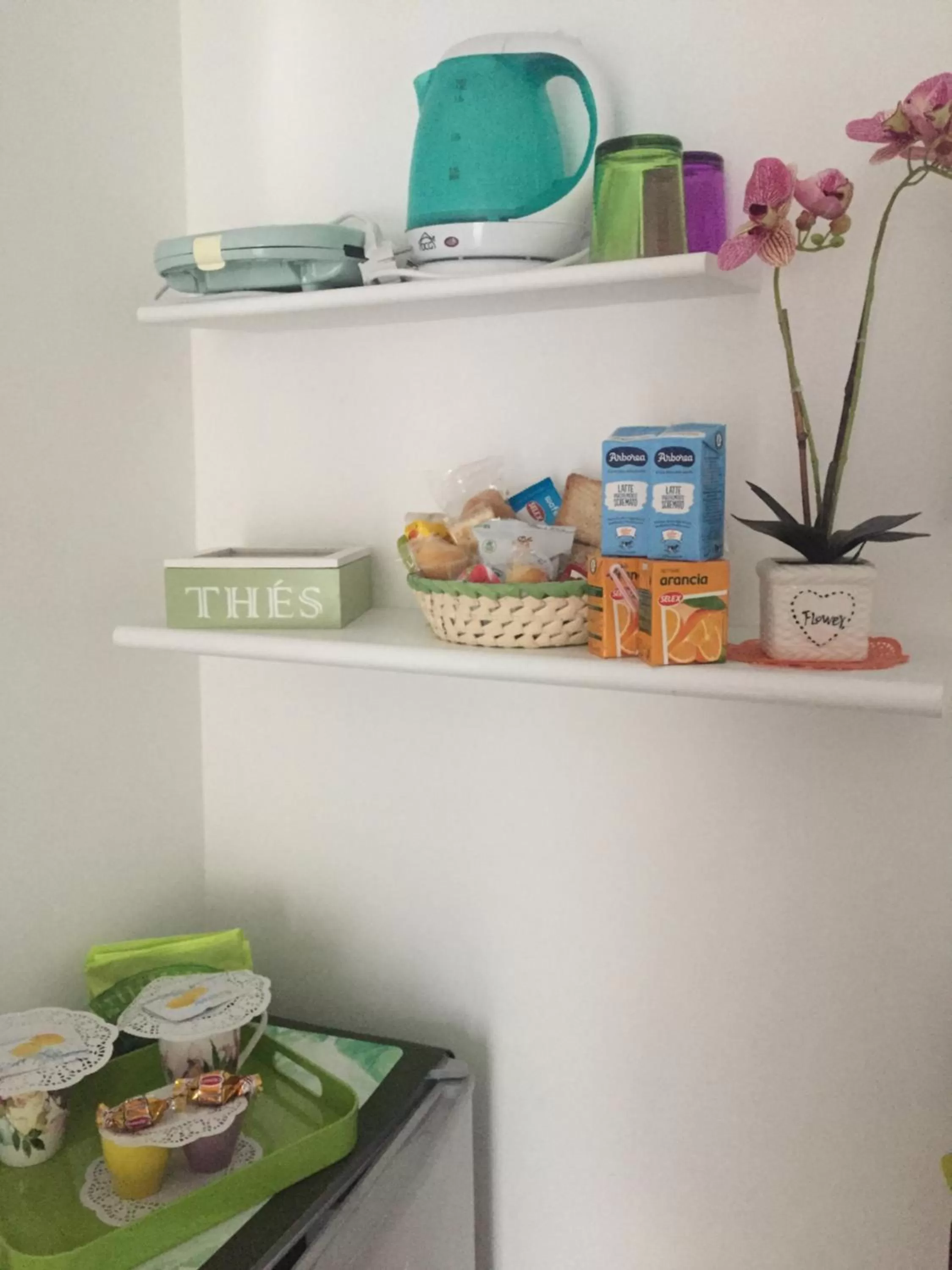 Coffee/tea facilities in Sorrento Penthouse Suites