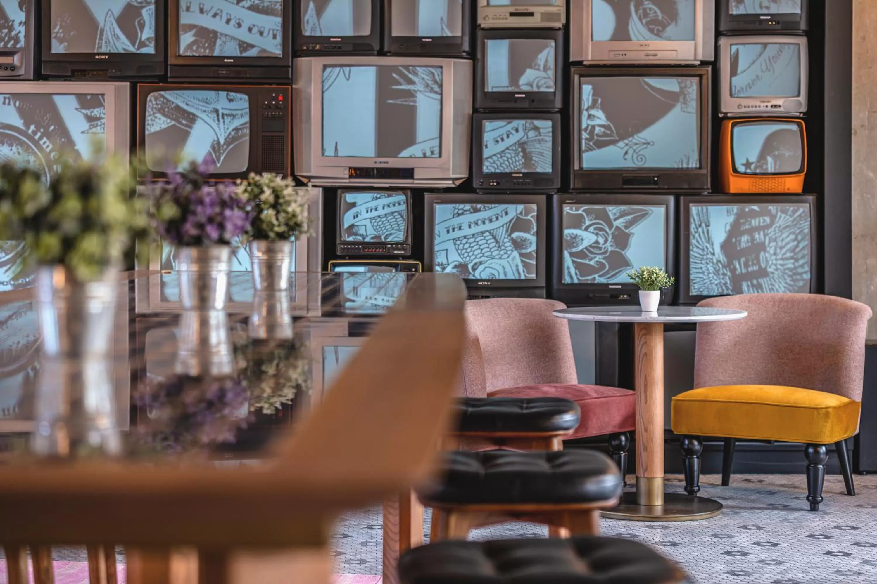 Restaurant/places to eat in The ReMIX Hotel