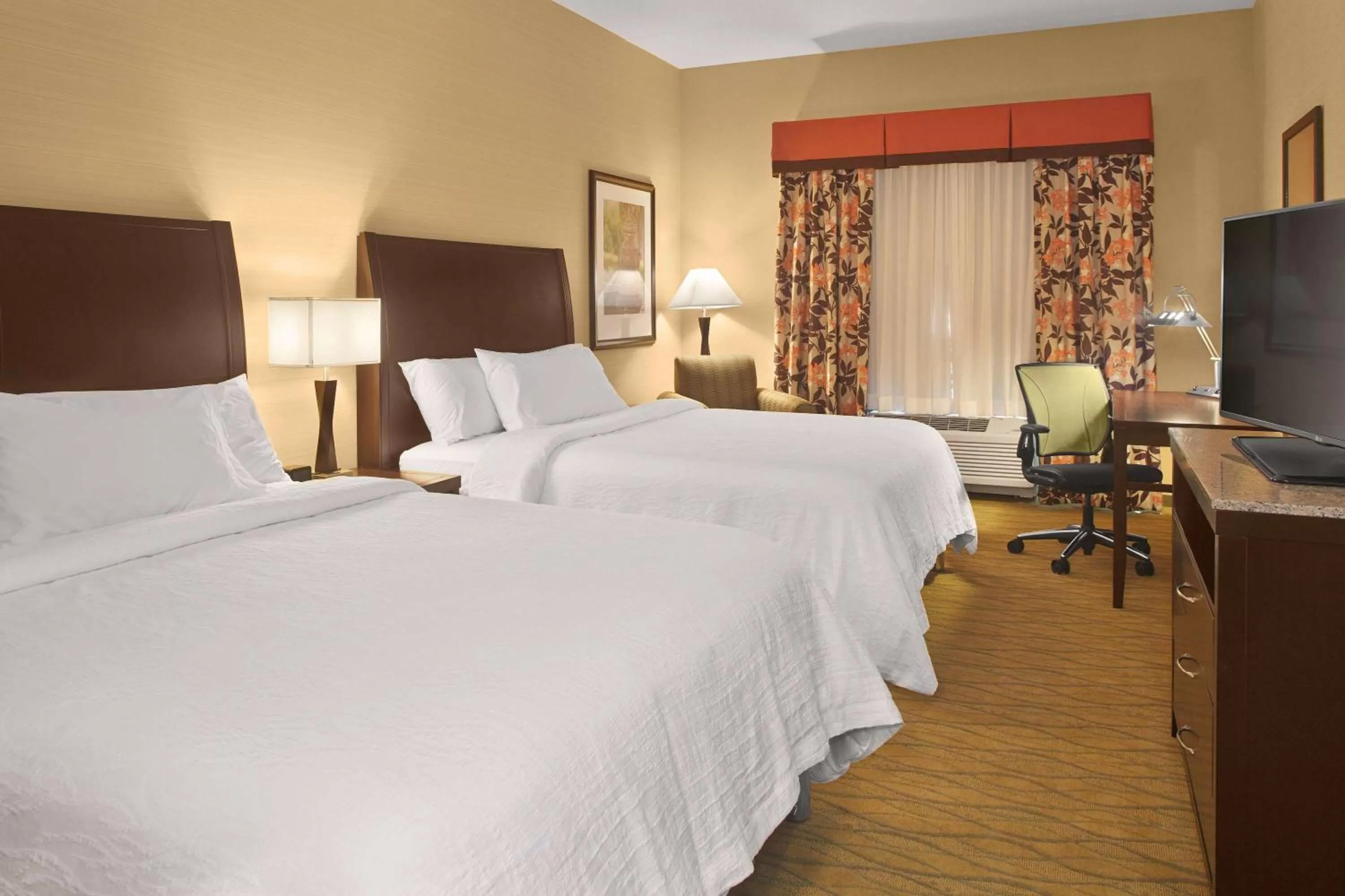 Bed in Hilton Garden Inn Akron