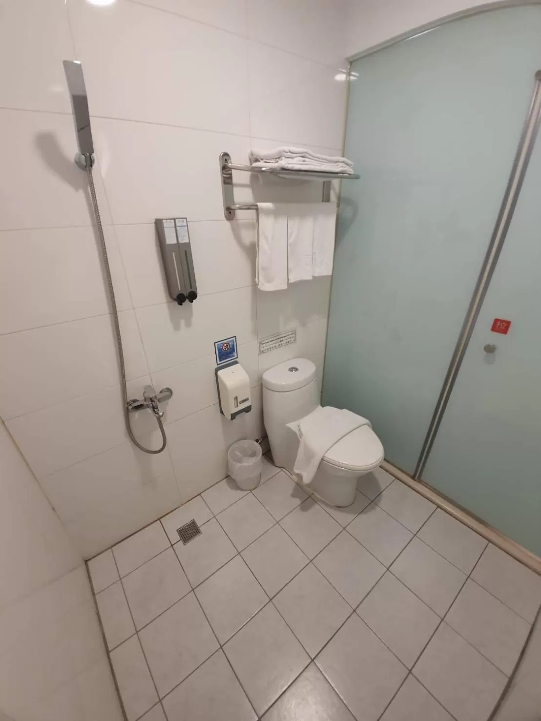 Shower in Funny Ximen Hotel