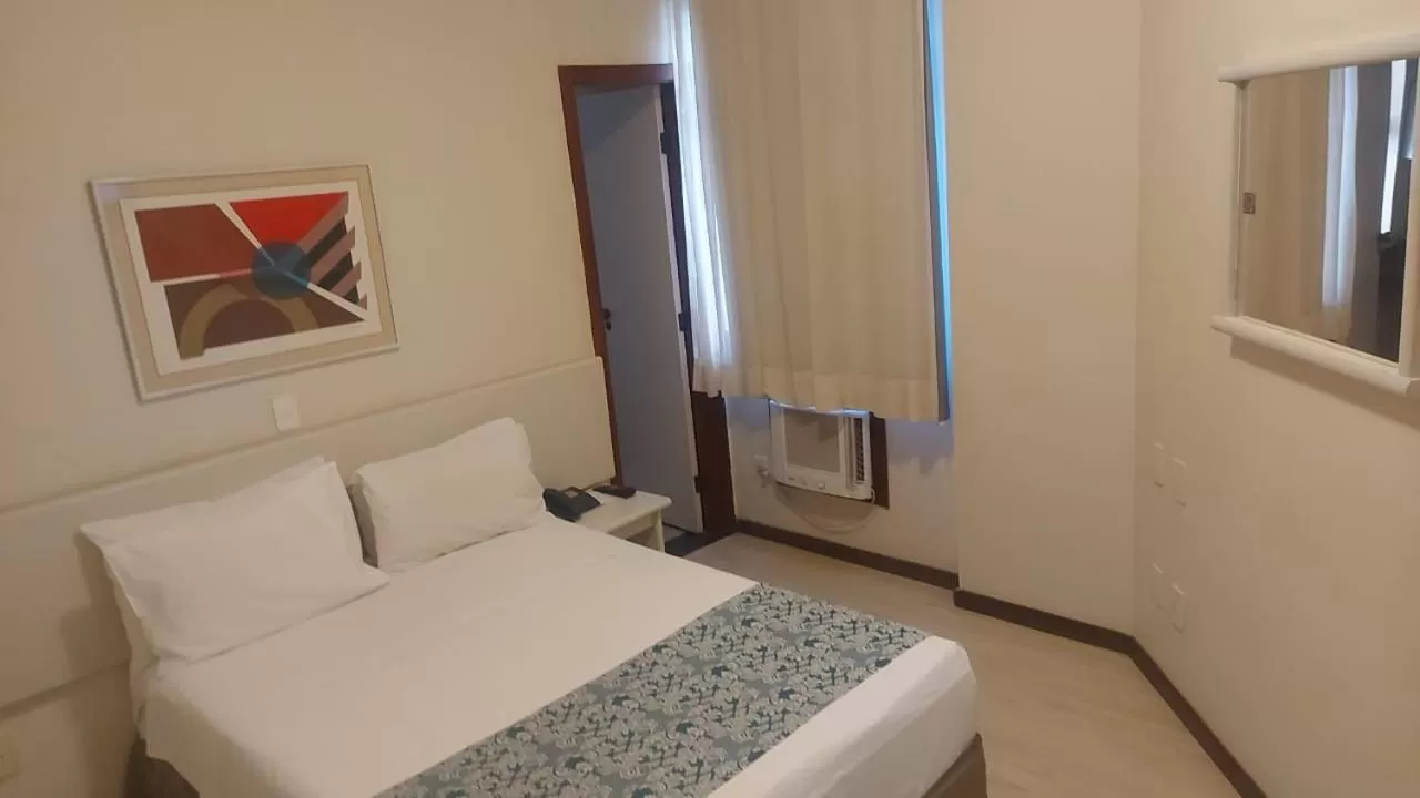 Bedroom, Bed in Boulevard Express