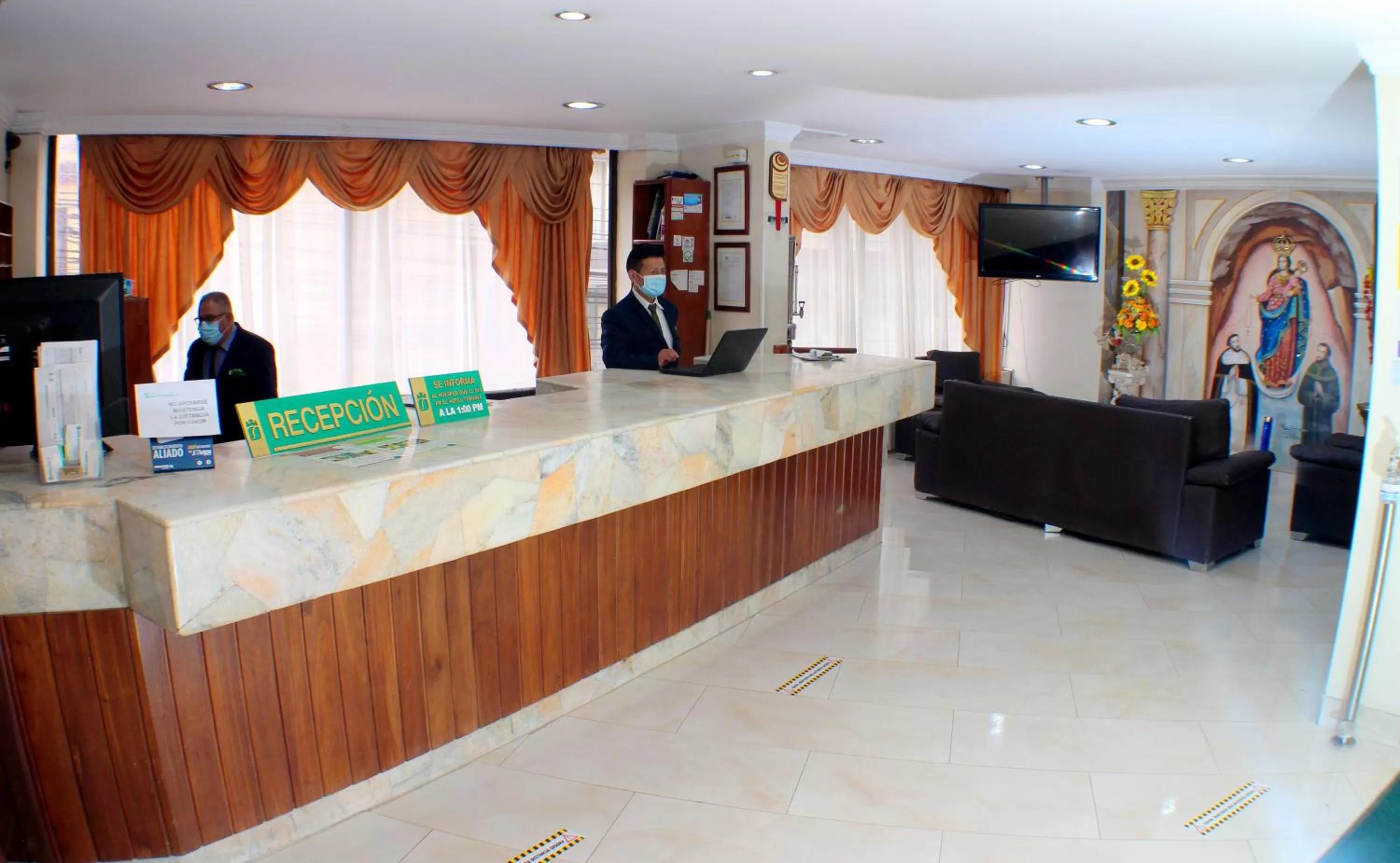 Lobby or reception in Hotel Santa Isabel 2