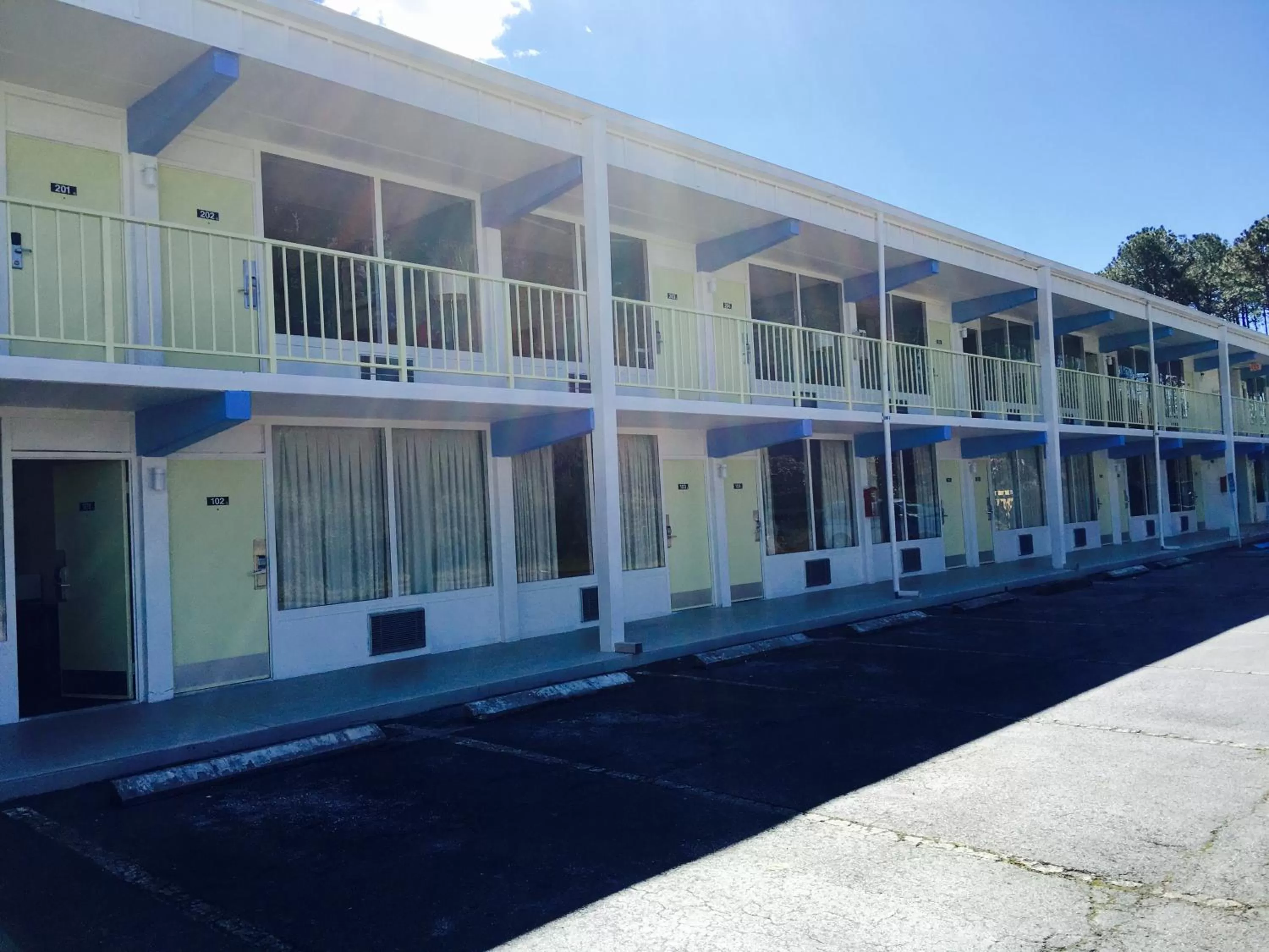 Property building in Super 8 By Wyndham Kingsland I-95 Naval Base Area