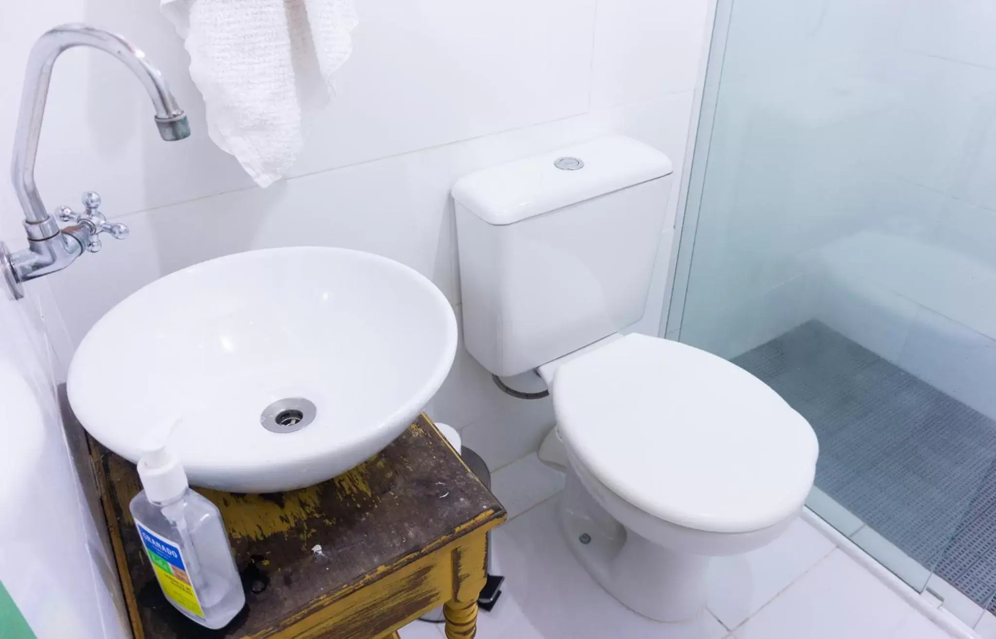 Twin Room with Shared Bathroom in Casa dos Açores Cama e Café Twin Room with Shared Bathroom in Casa dos Açores Cama e Café