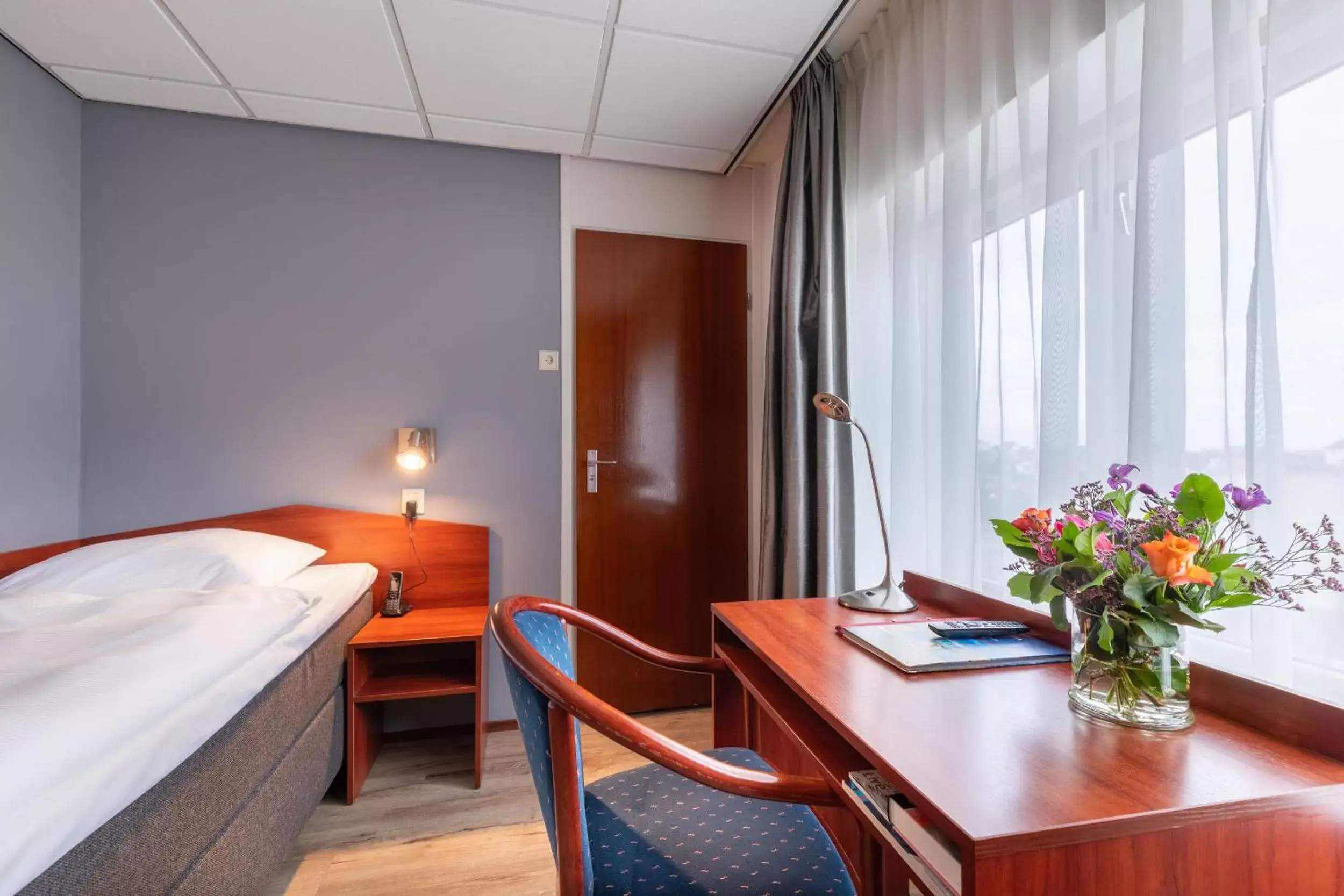 Single Room in Two Brothers Hotel Astoria Single Room in Two Brothers Hotel Astoria