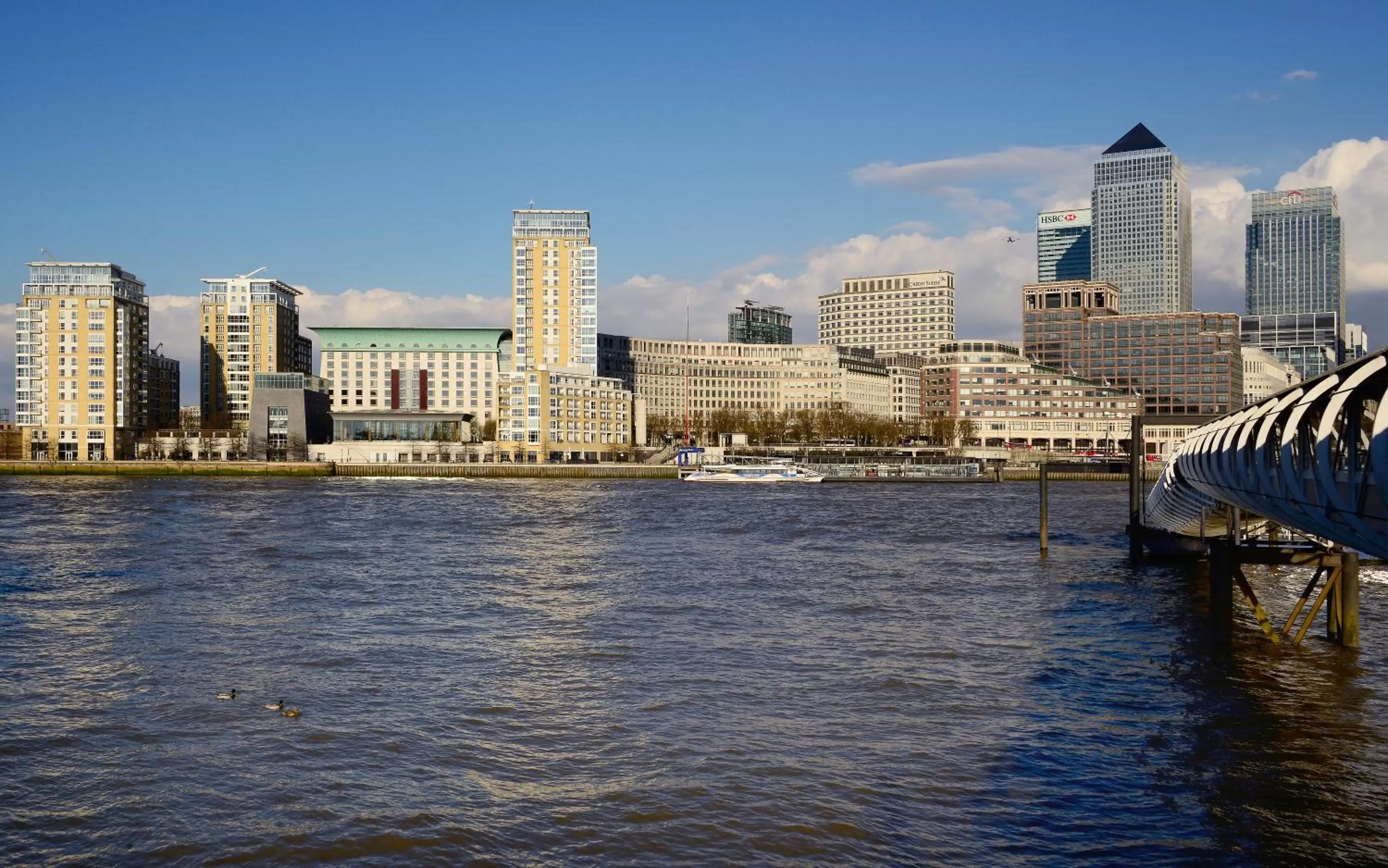 Neighbourhood in Canary Riverside Plaza Hotel