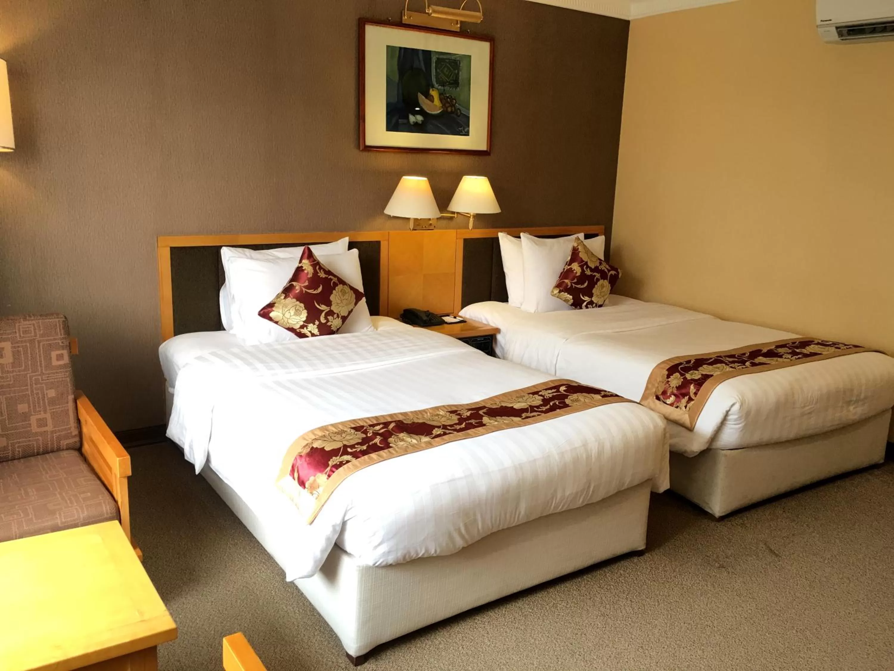 Photo of the whole room, Bed in Mon Regency Hotel