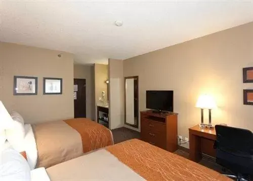 Queen Suite with Two Queen Beds in Comfort Inn & Suites Bellevue - Omaha Offutt AFB Queen Suite with Two Queen Beds in Comfort Inn & Suites Bellevue - Omaha Offutt AFB