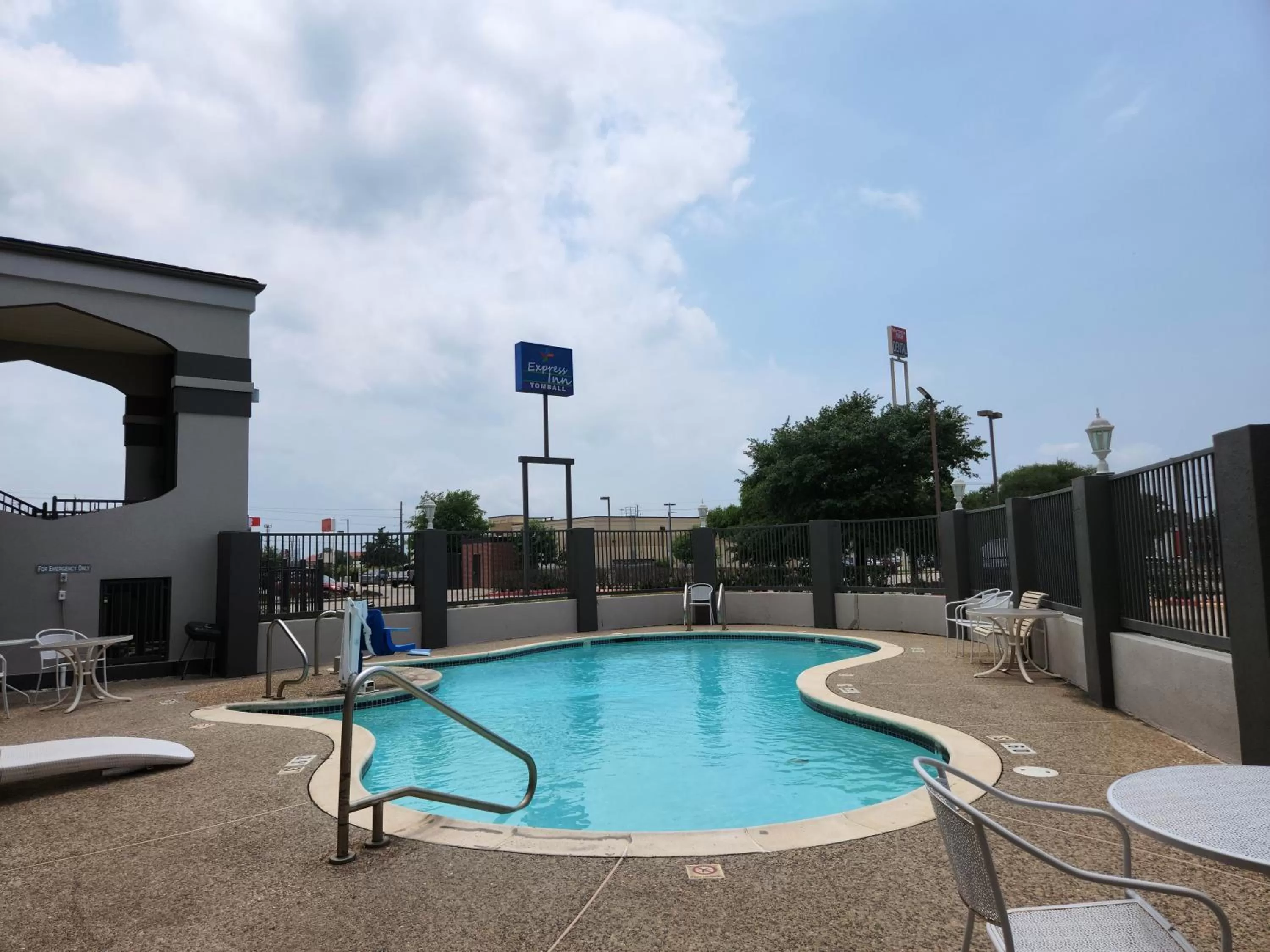 Balcony/Terrace in Express Inn Tomball