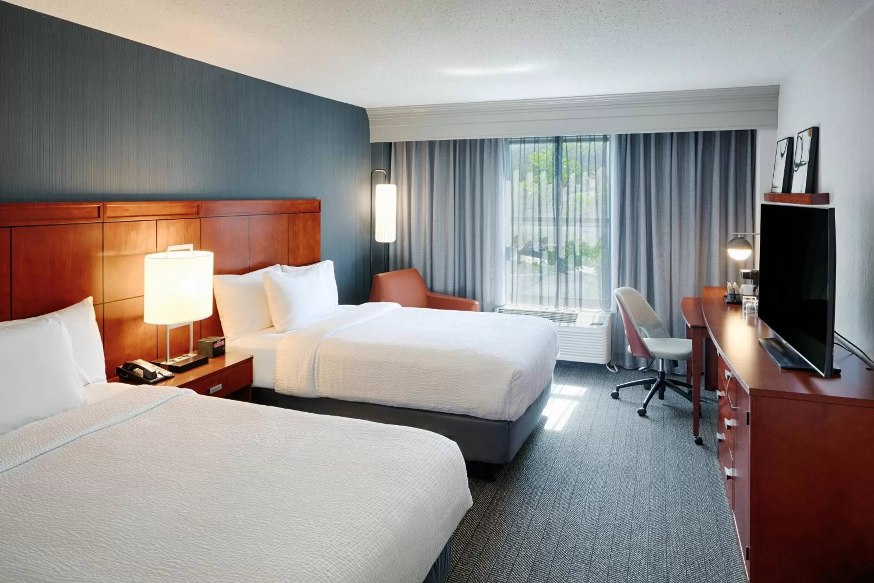 Double Room with Two Double Beds - Hearing Accessible in Courtyard by Marriott Springfield Downtown Double Room with Two Double Beds - Hearing Accessible in Courtyard by Marriott Springfield Downtown