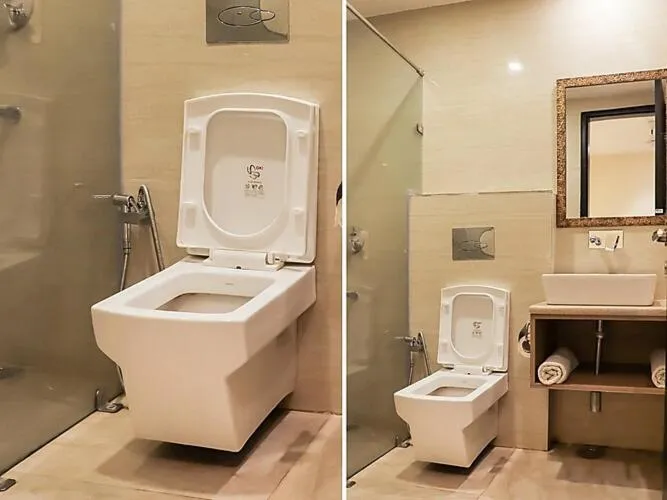 Shower, Bathroom in Solitaire Hotel