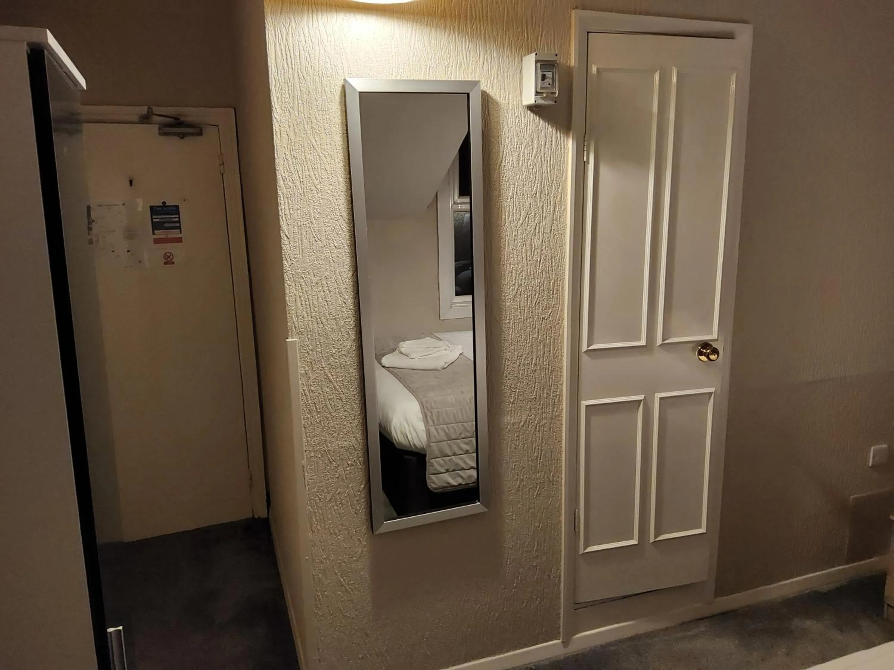 Bedroom in The Avenue Hotel