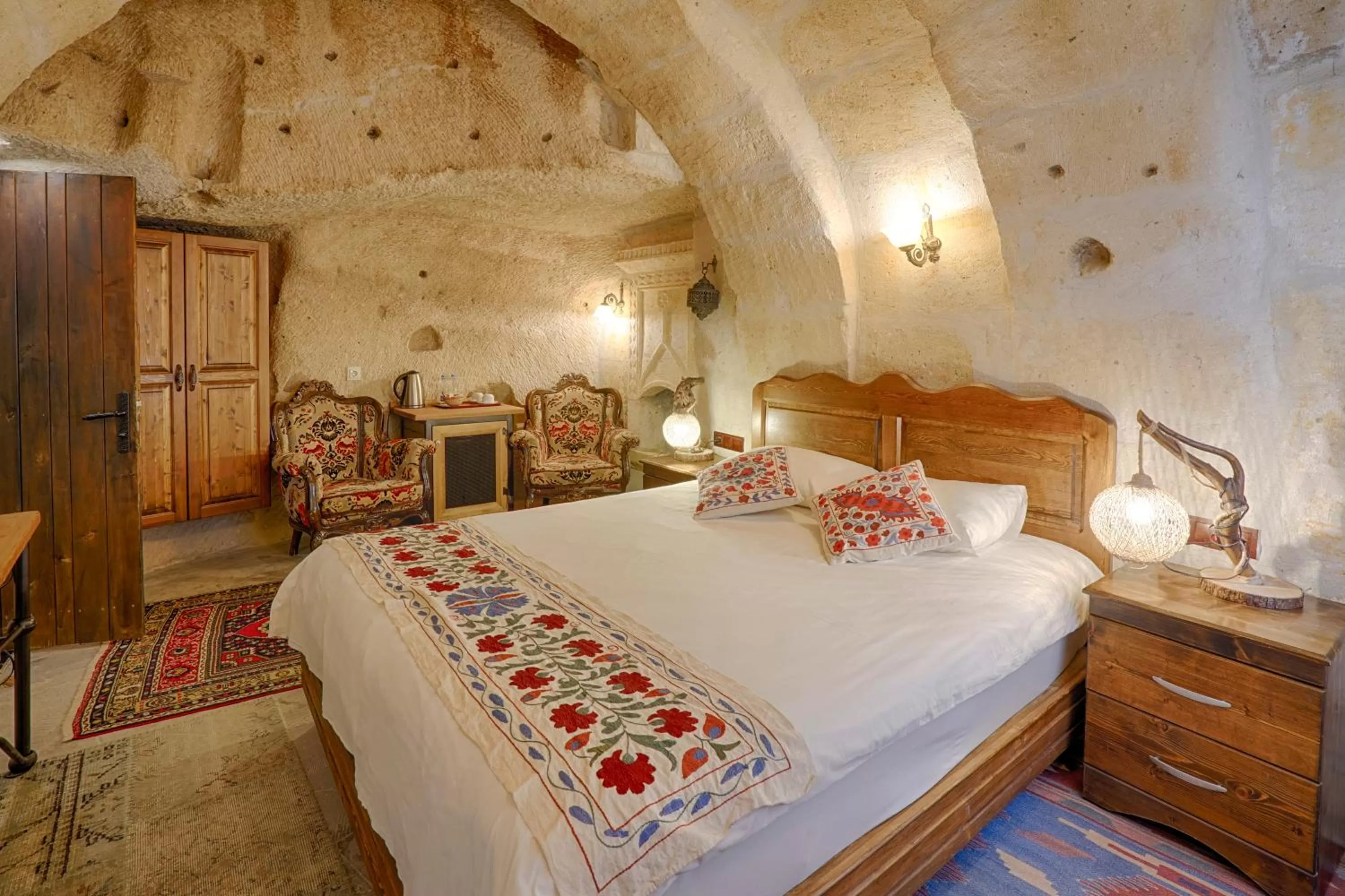 Bed in Tulip Cave Suites