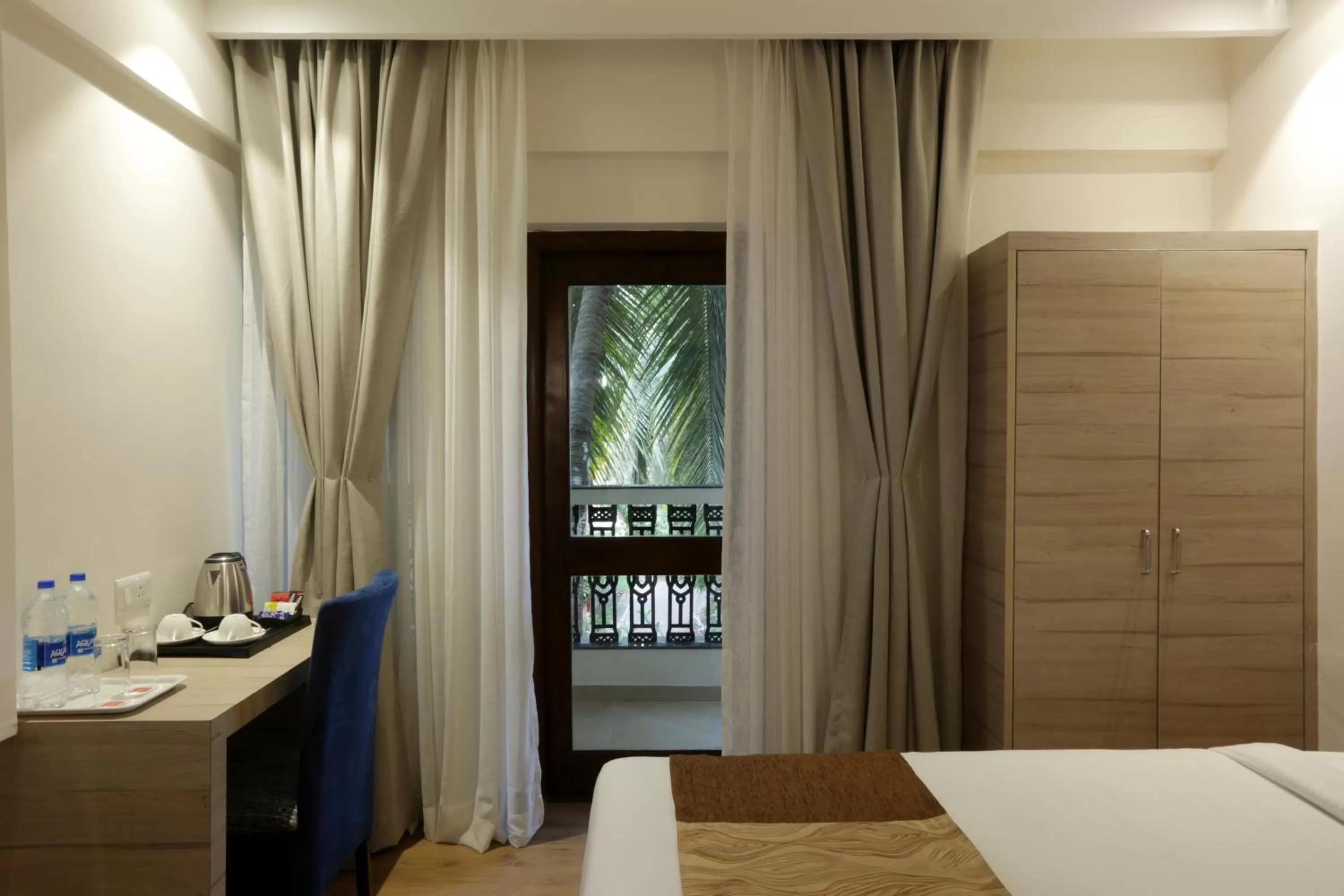 Bed in Le Seasons Resort