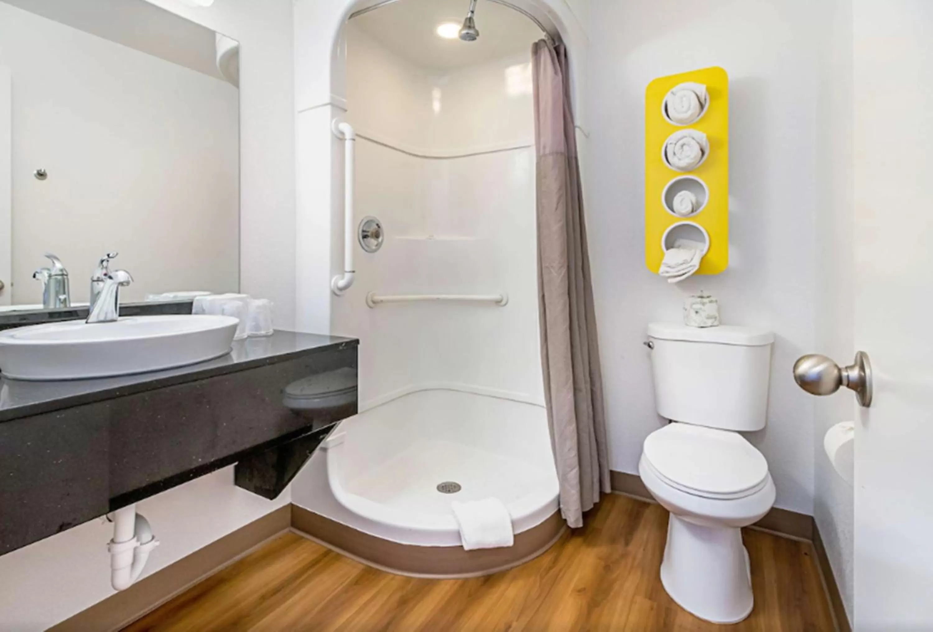 Bathroom in Motel 6-Corpus Christi, TX - Northwest