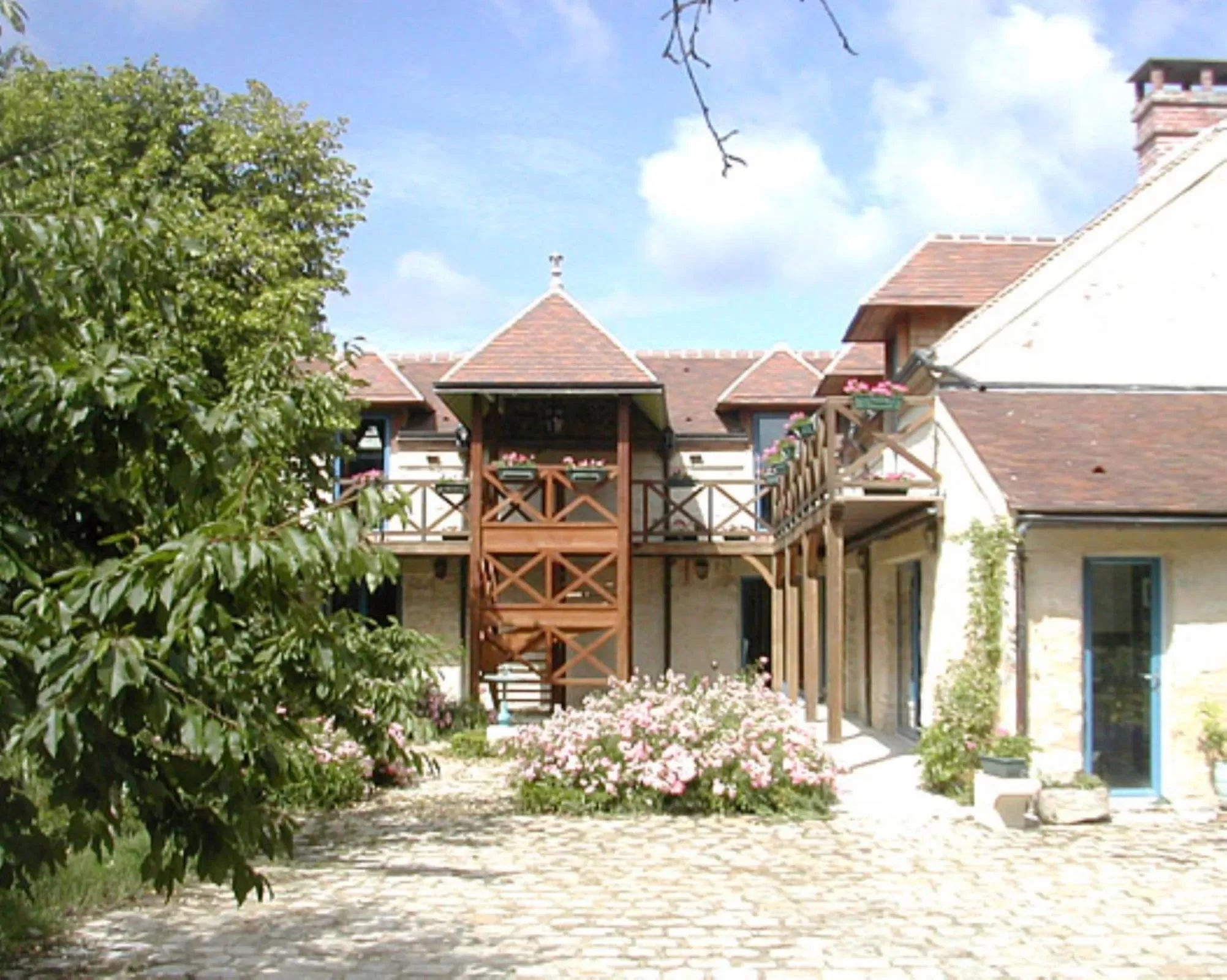 Facade/entrance, Property Building in Le Clos Fleuri