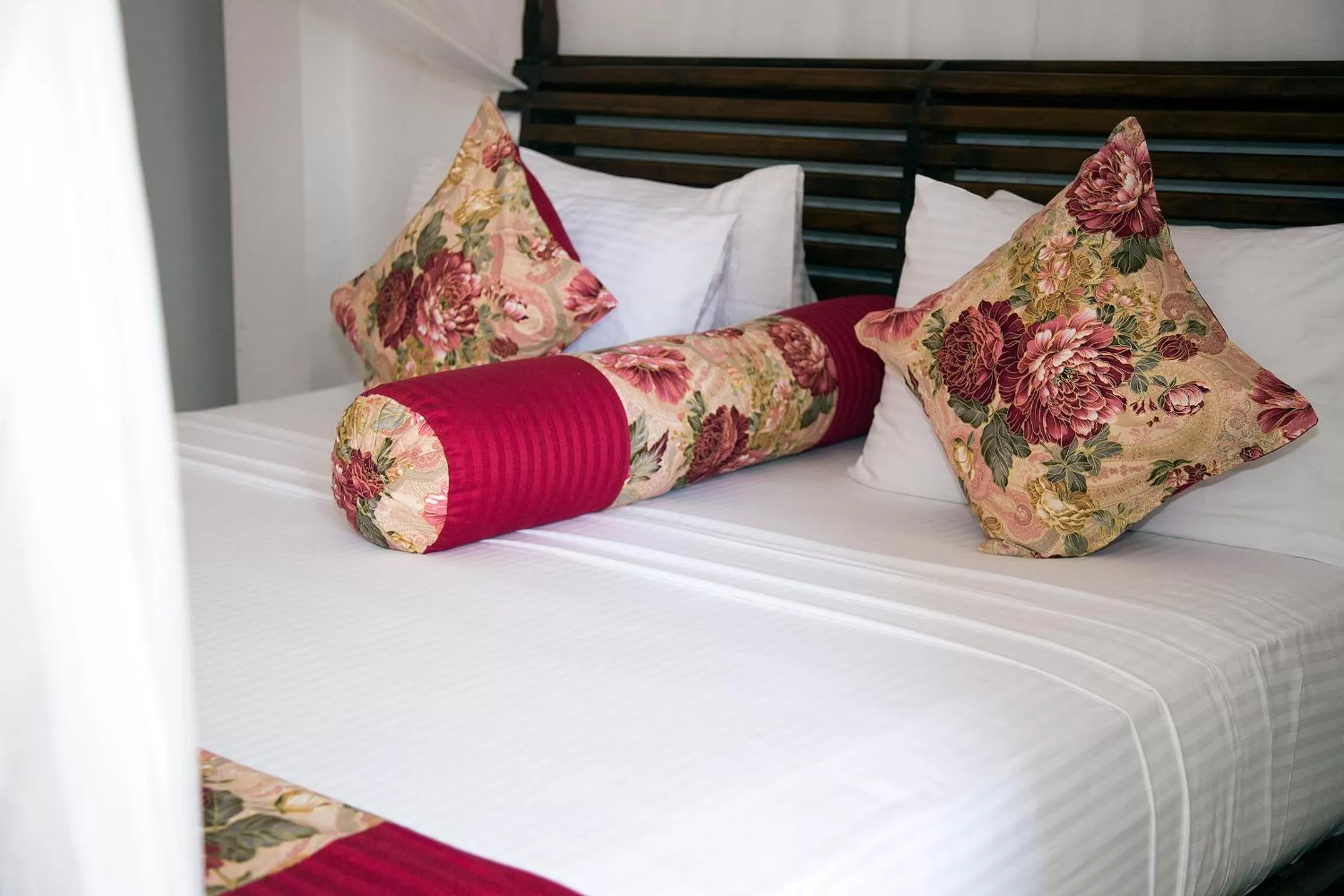 Bedroom, Bed in Suriya Arana