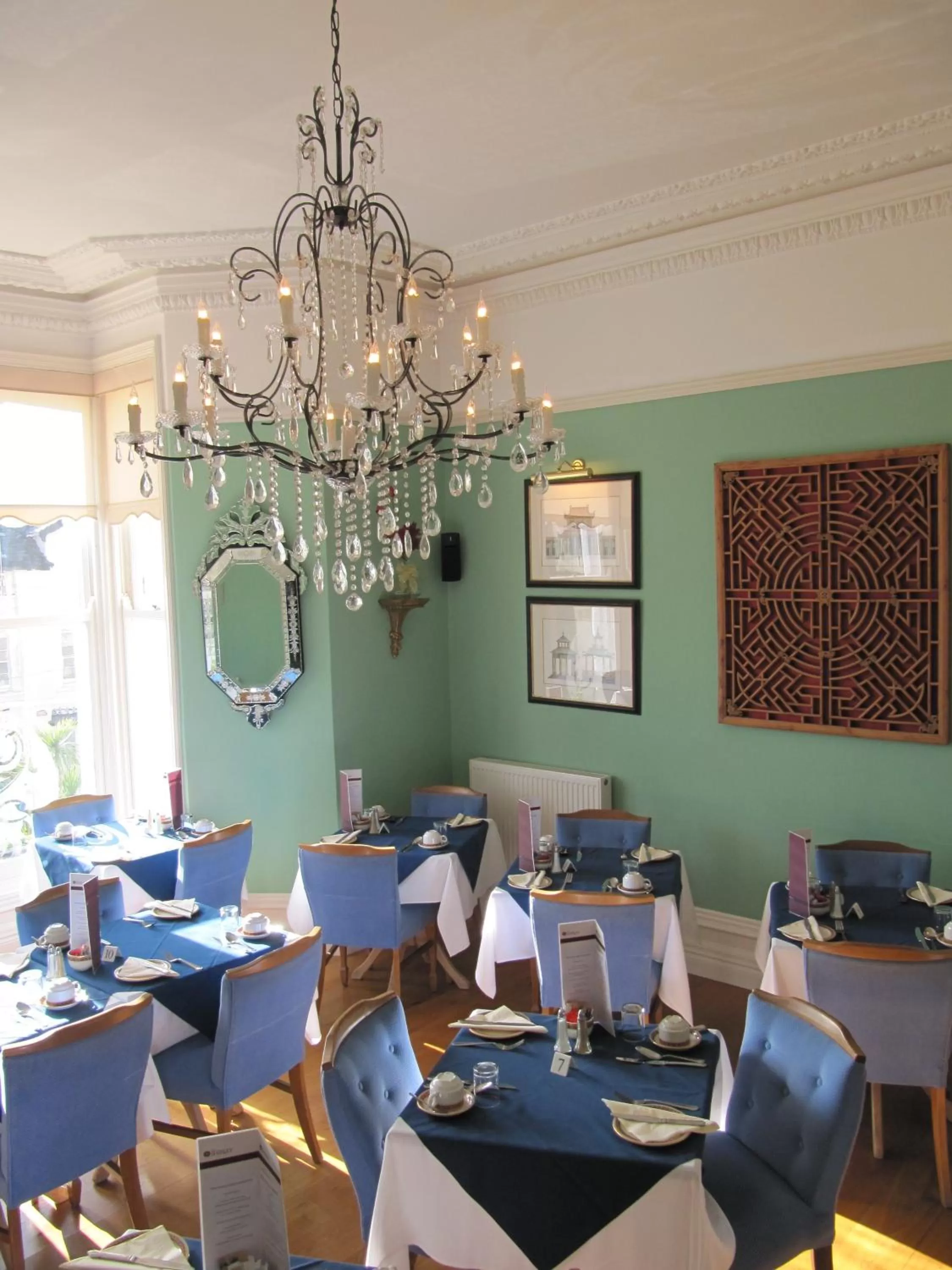 Restaurant/places to eat in The Shirley