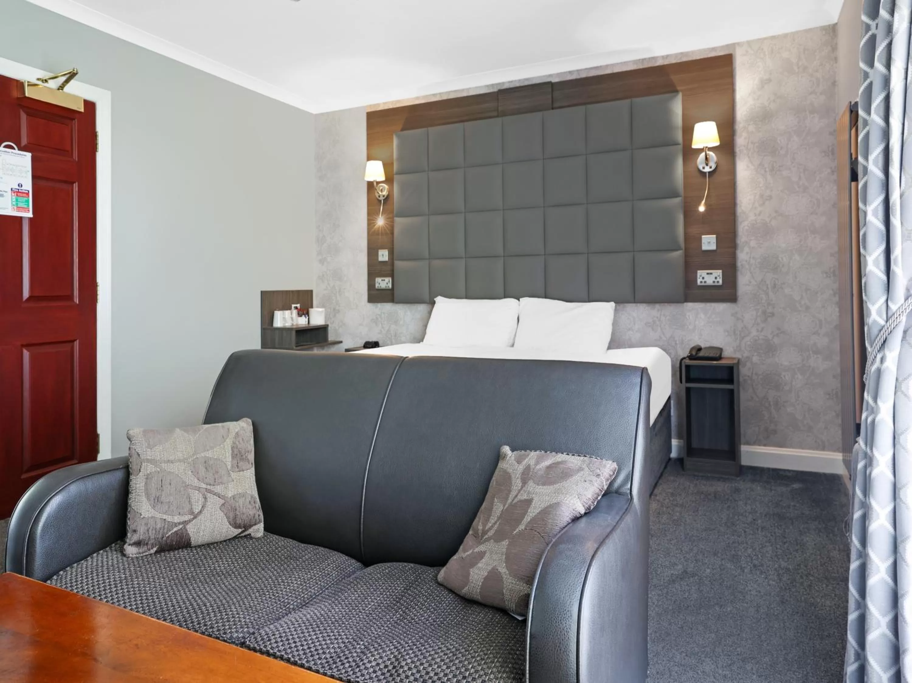 Seating area in Dryfesdale Hotel - BW Signature Collection