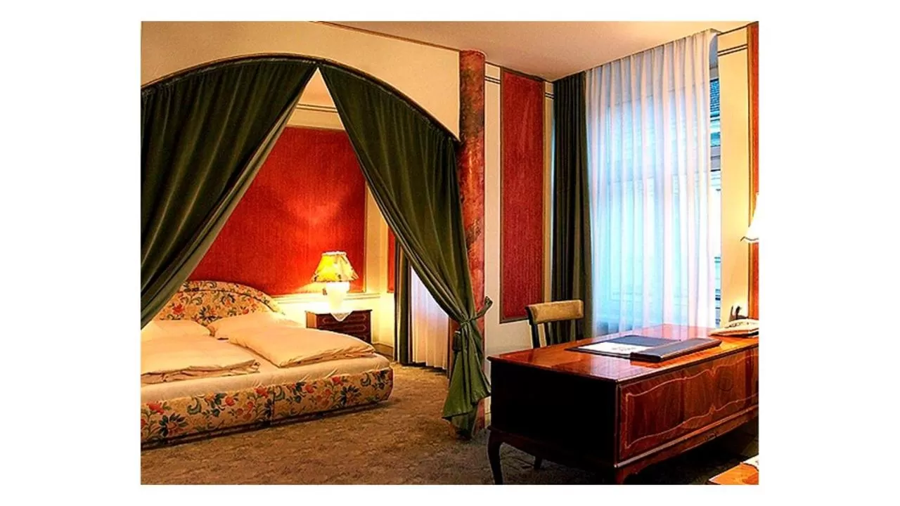 Bed in Hotel Raimundhof