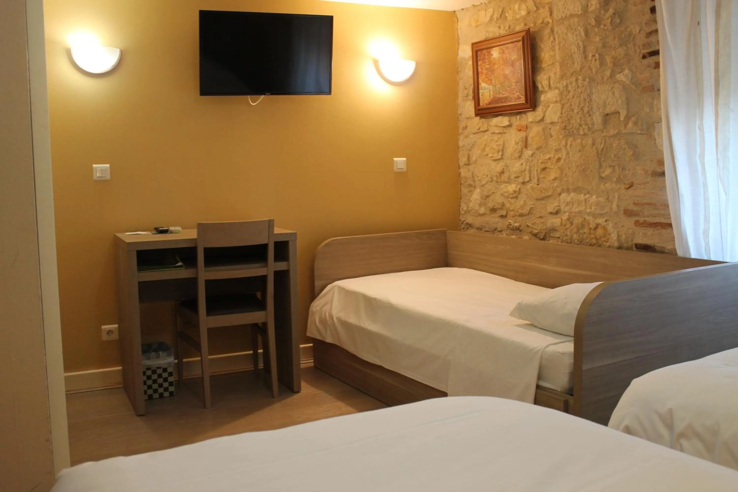 Bed in Logis Hotels- Auberge de la Tour - Hôtel et restaurant