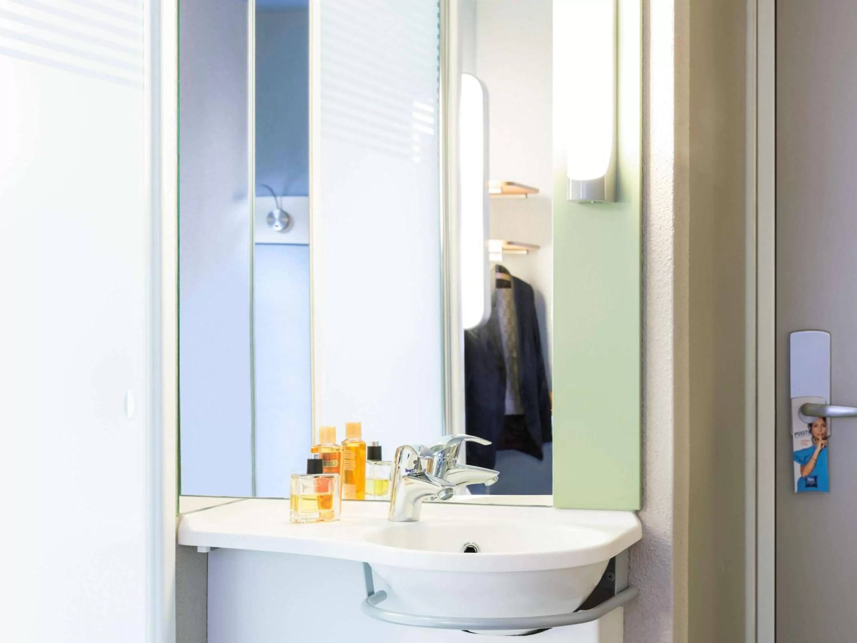 Photo of the whole room in ibis budget Zurich Airport