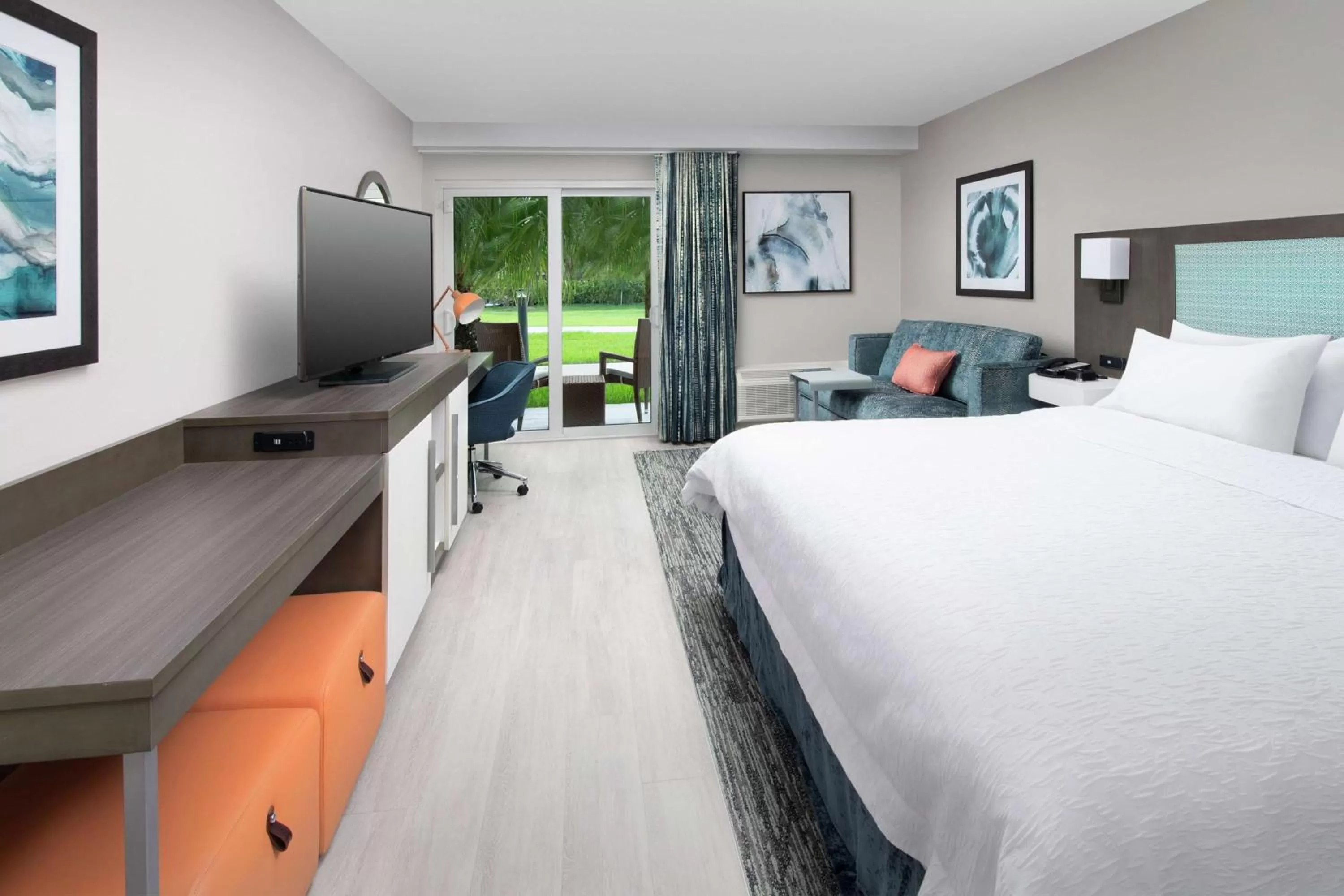 Bedroom, Bed in Hampton Inn Marathon - Florida Keys