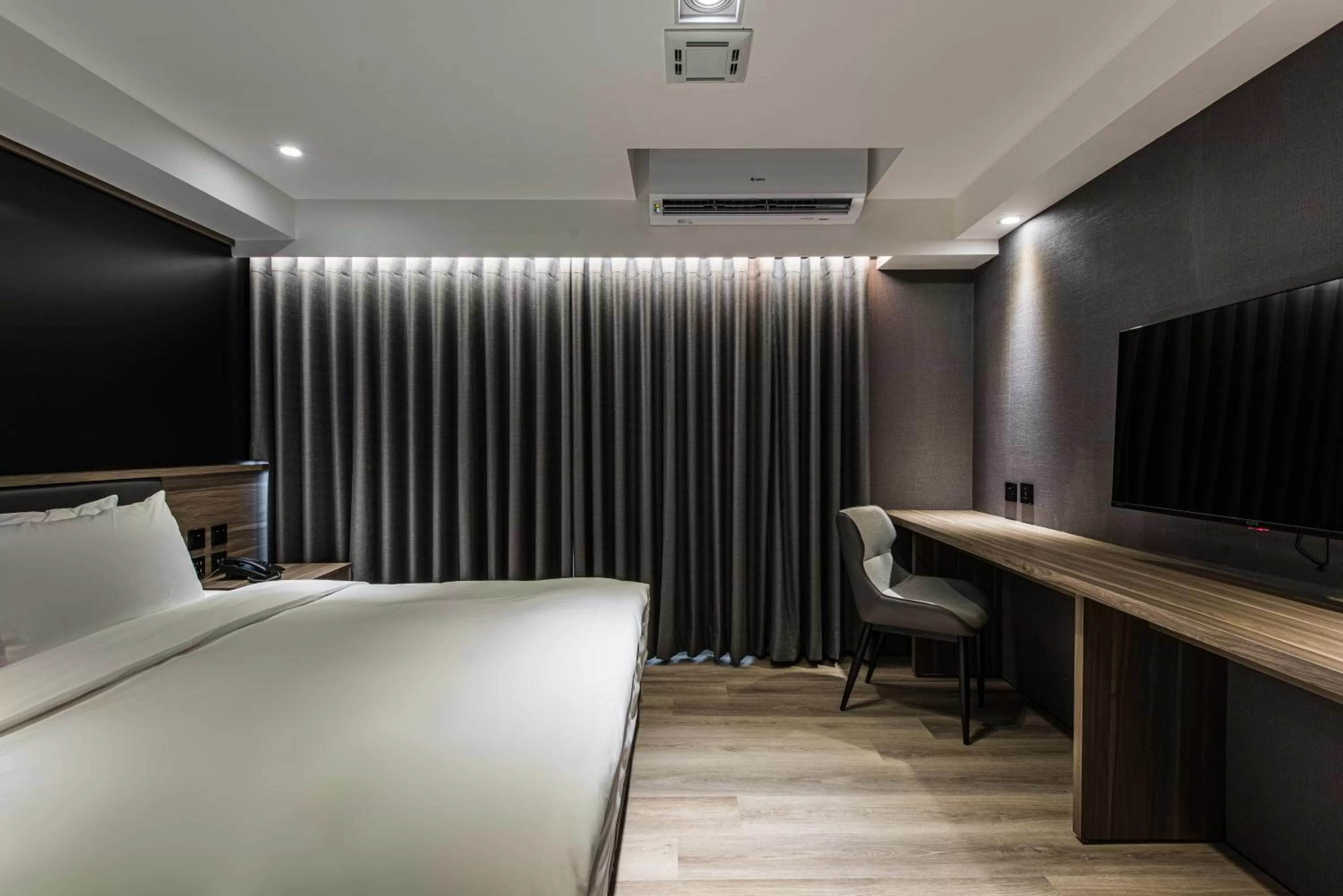 Bed in Autumn Willow Hotel