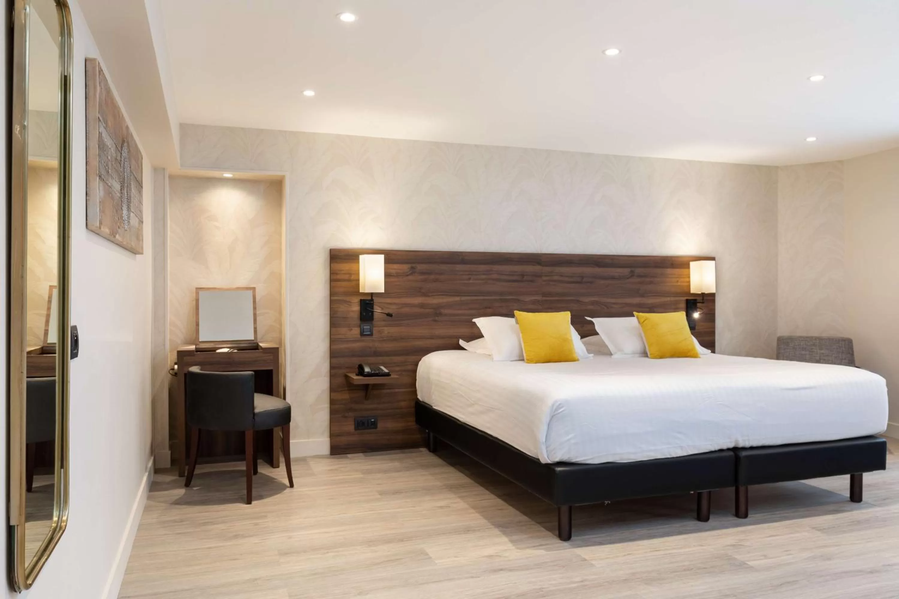 Photo of the whole room, Bed in Best Western Plus Hôtel Brice Garden Nice