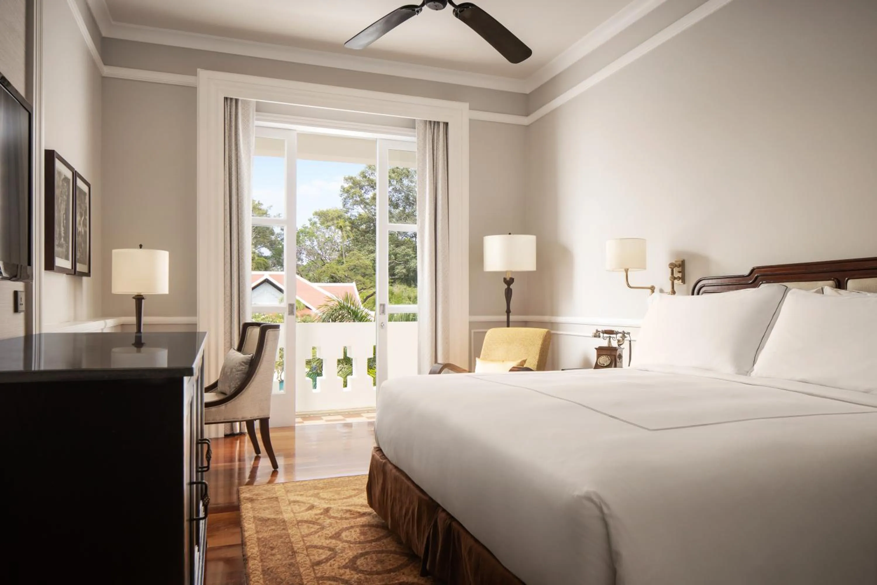 TV and multimedia, Bed in Raffles Grand Hotel d'Angkor