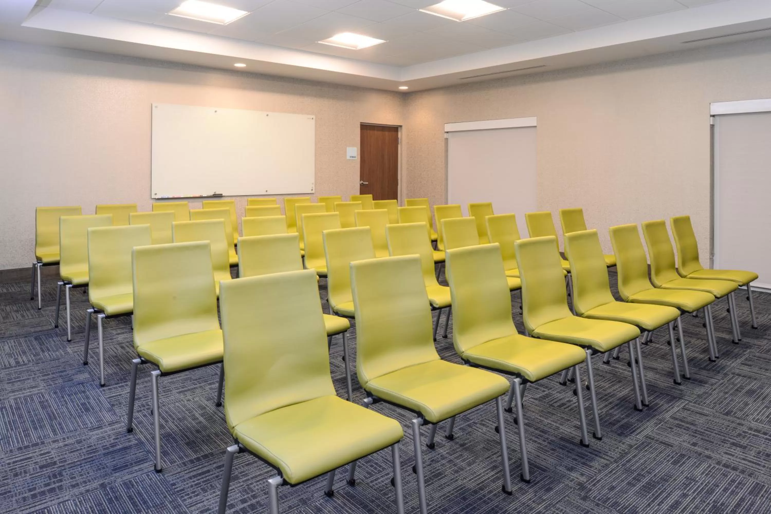 Meeting/conference room in Holiday Inn Express & Suites Alachua - Gainesville Area by IHG