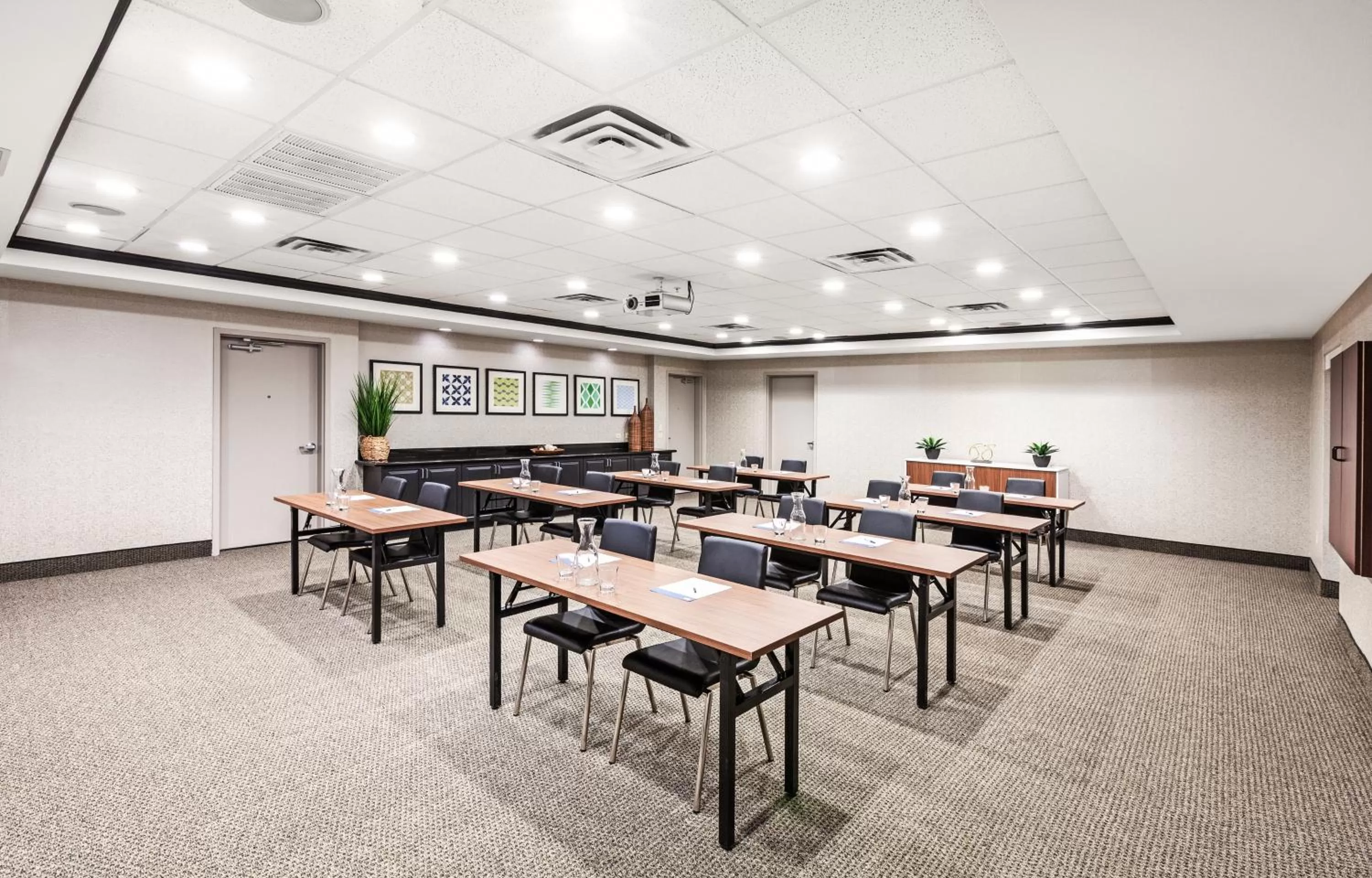 Meeting/conference room in Holiday Inn Express & Suites Baton Rouge East by IHG