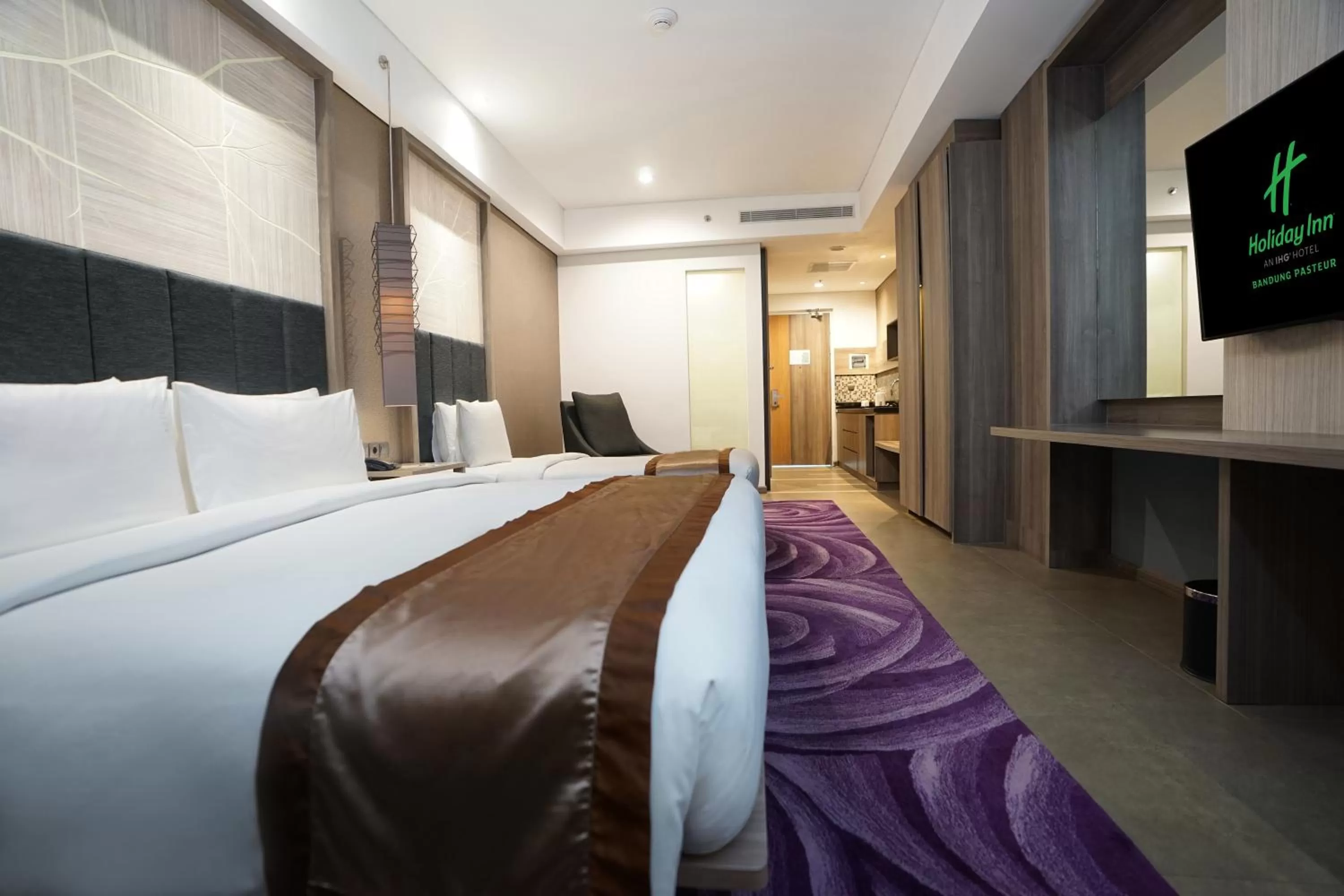 Bed in Holiday Inn Bandung Pasteur by IHG