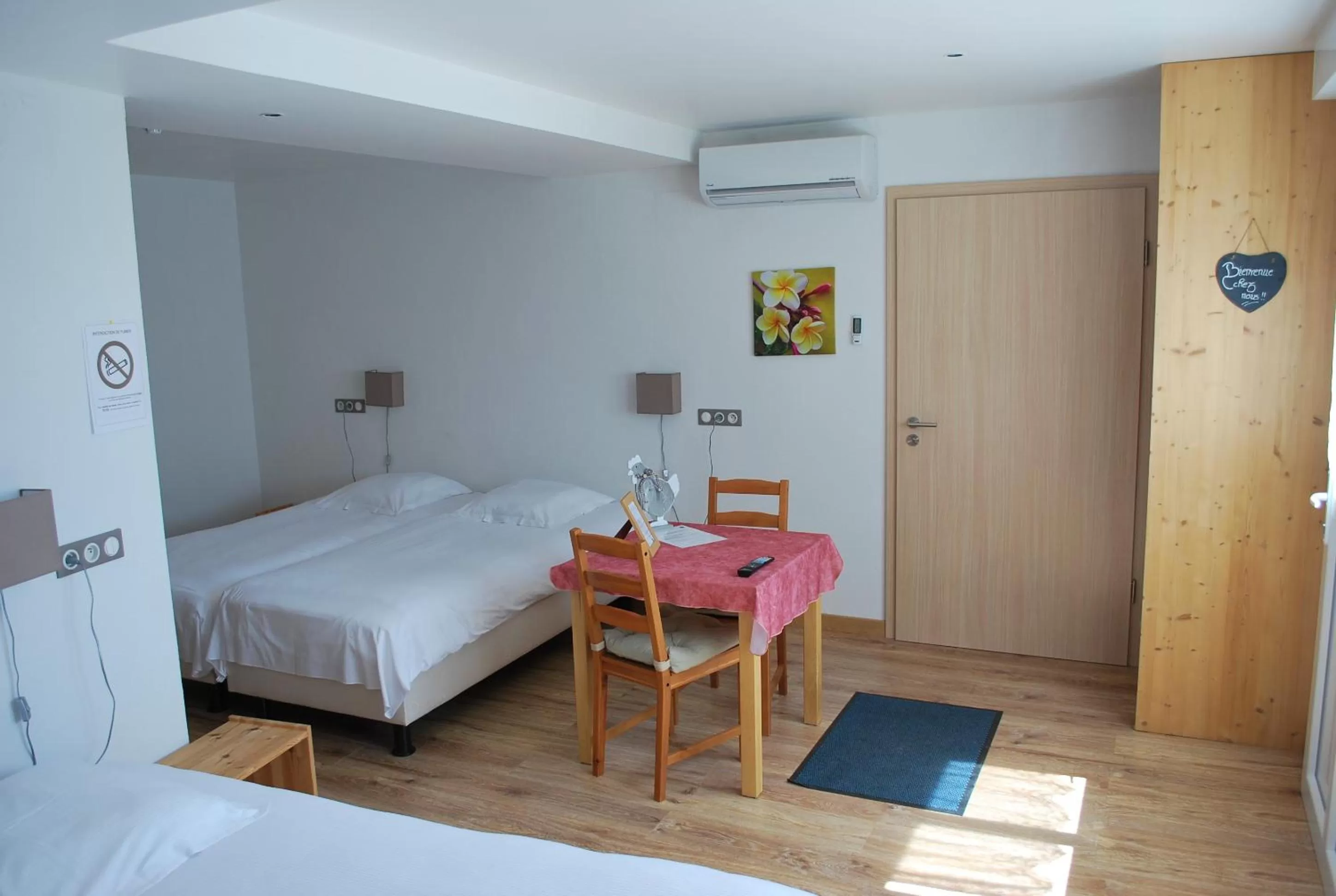 Photo of the whole room, Bed in Chambres d'hôtes Les vignes